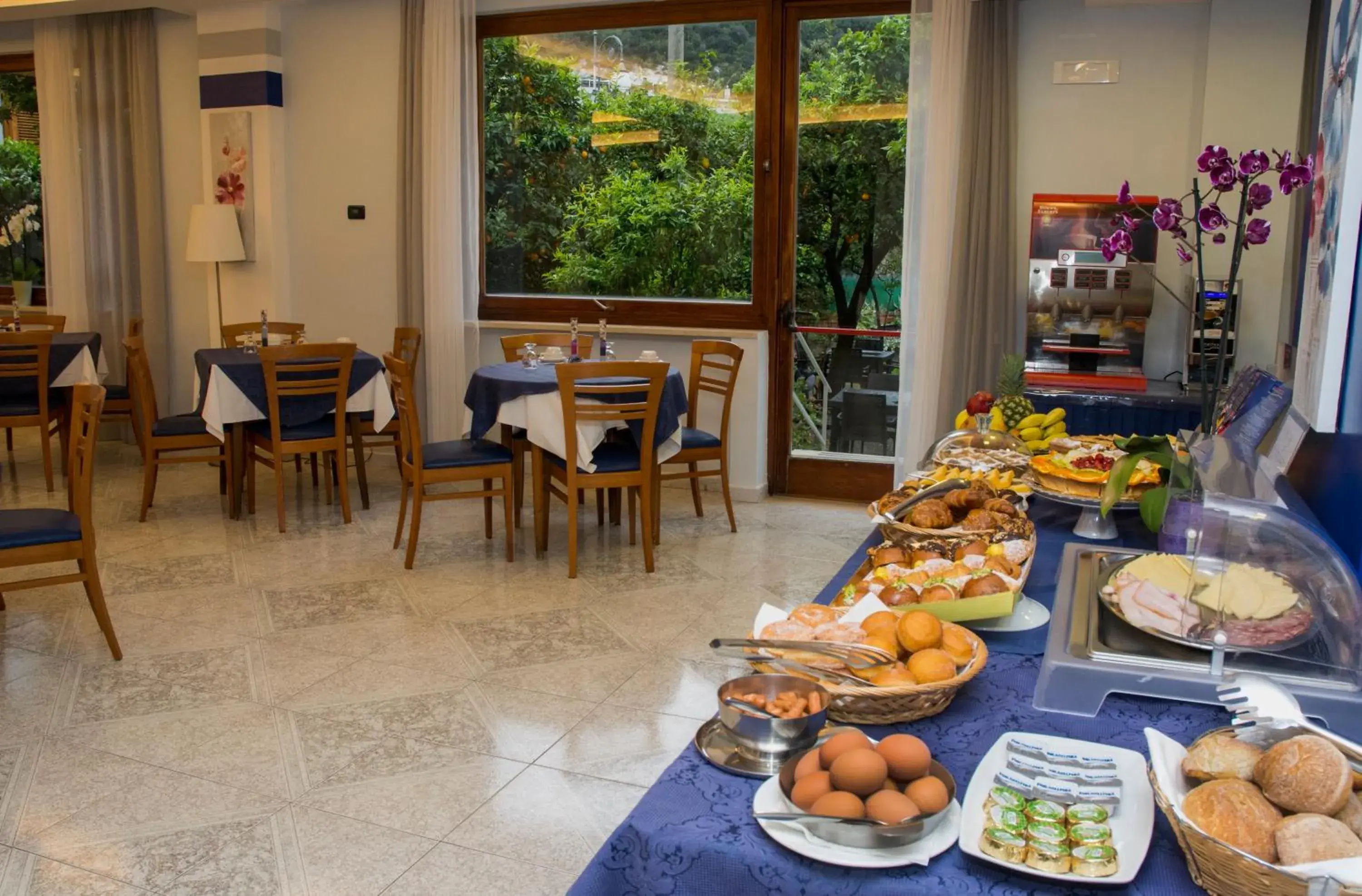 Buffet breakfast, Restaurant/Places to Eat in Hotel Leone