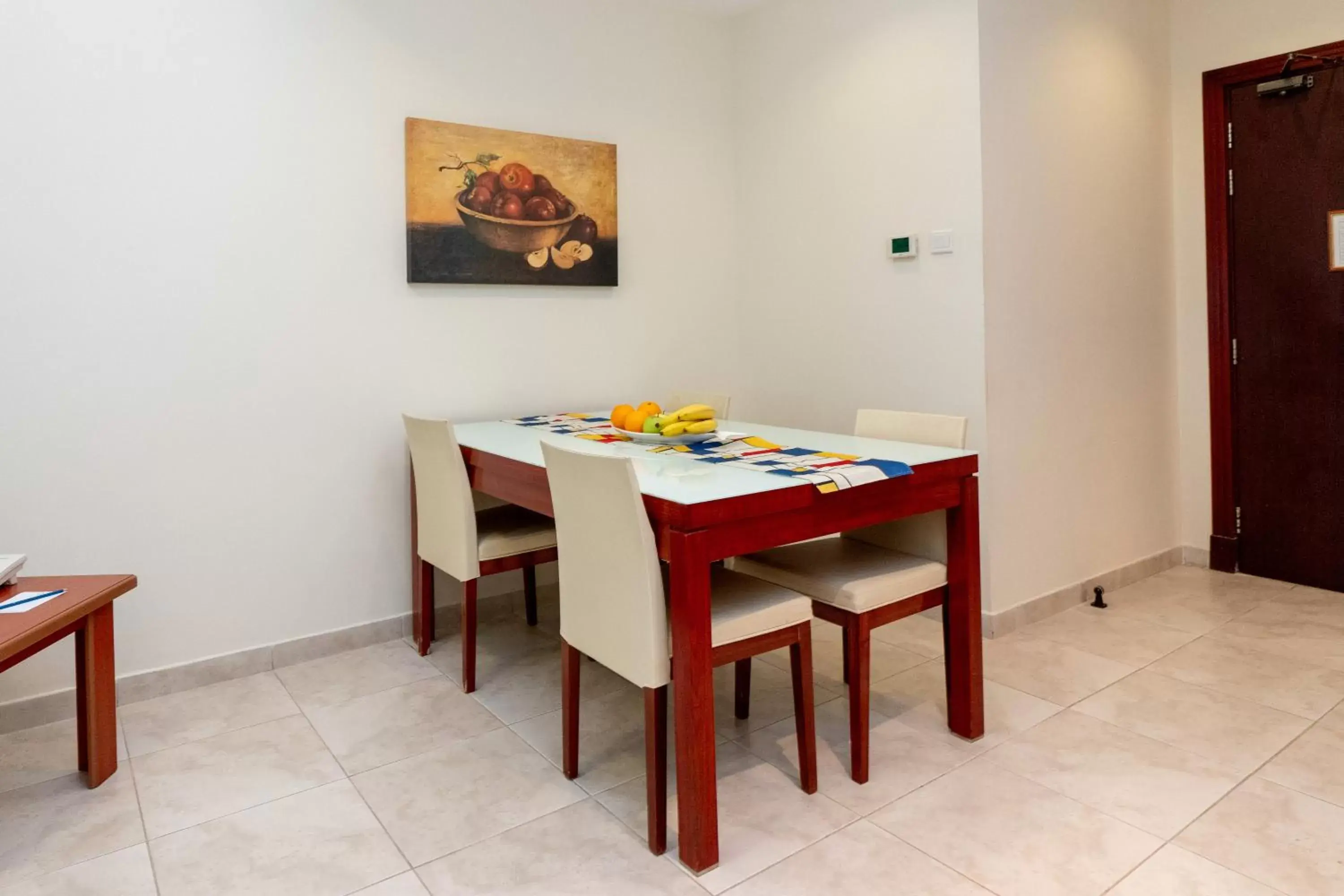 Dining Area in Al Raya Hotel Apartments