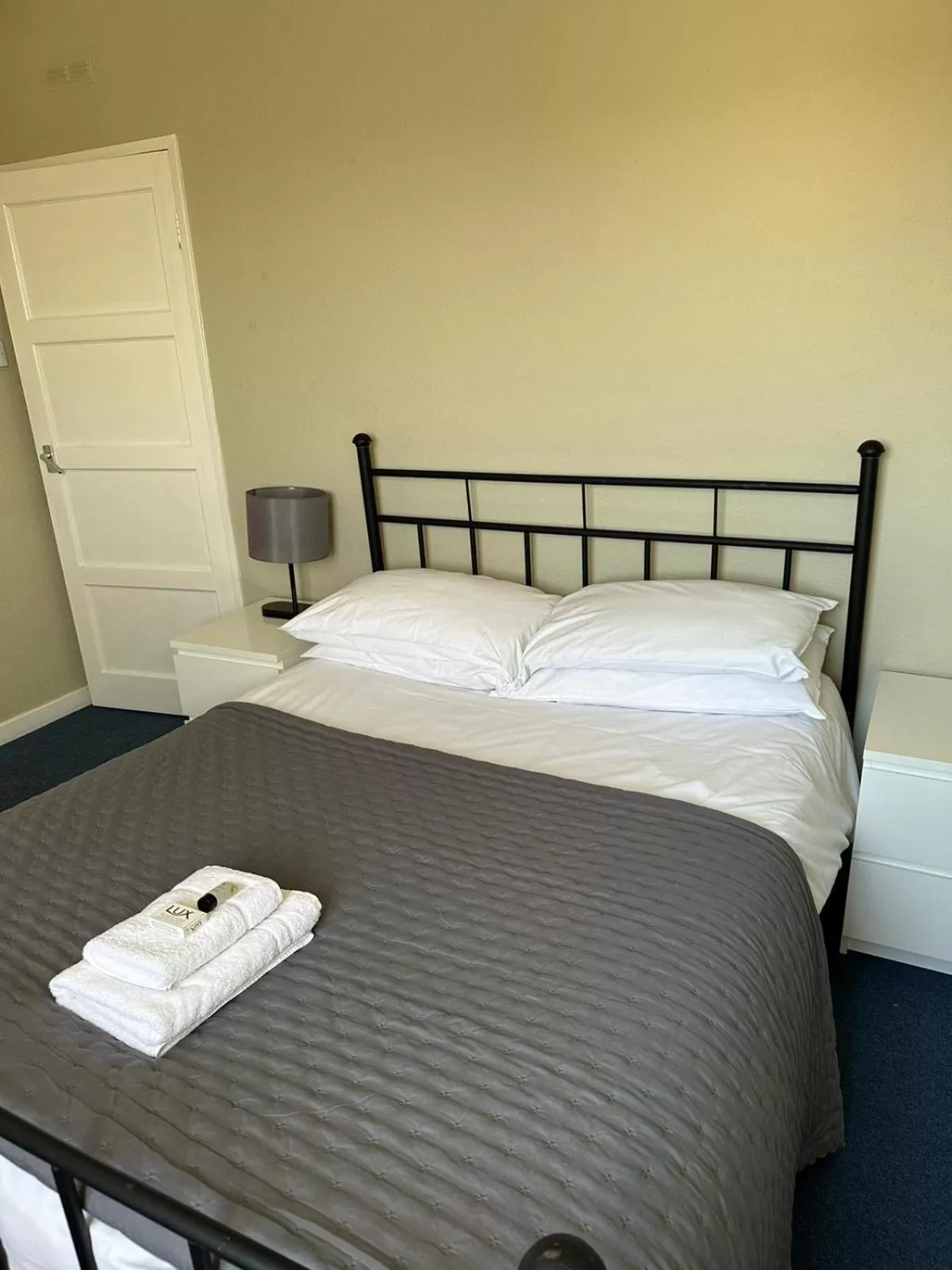 Bed in Nithsdale Hotel