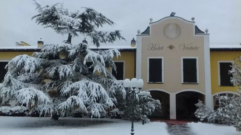 Facade/entrance, Winter in Hotel Vedute