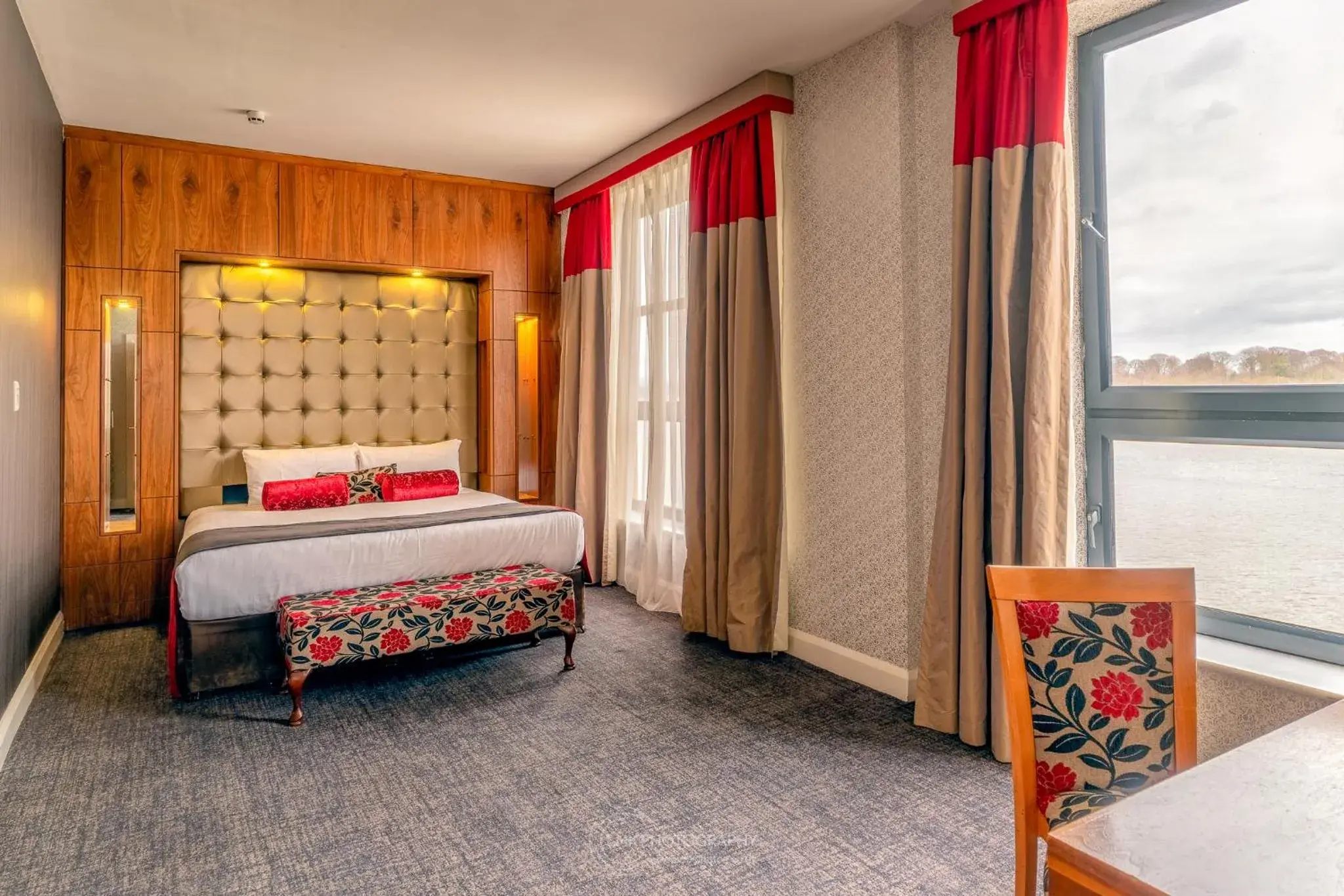 Bedroom, Bed in City Hotel