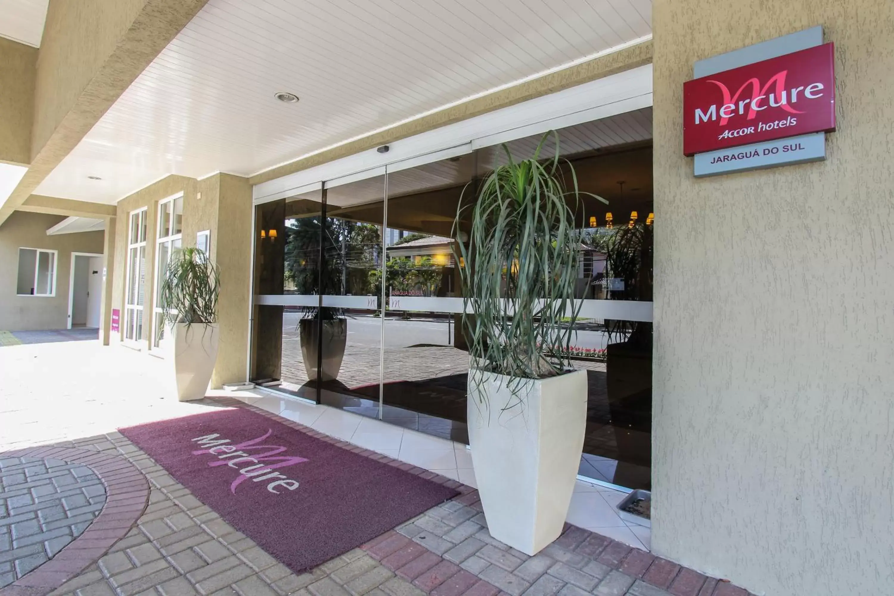 Facade/entrance, Property Logo/Sign in Mercure Jaragua do Sul