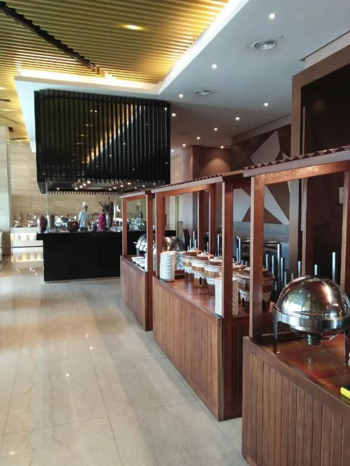 Buffet breakfast, Restaurant/Places to Eat in The Shore Hotel & Residences