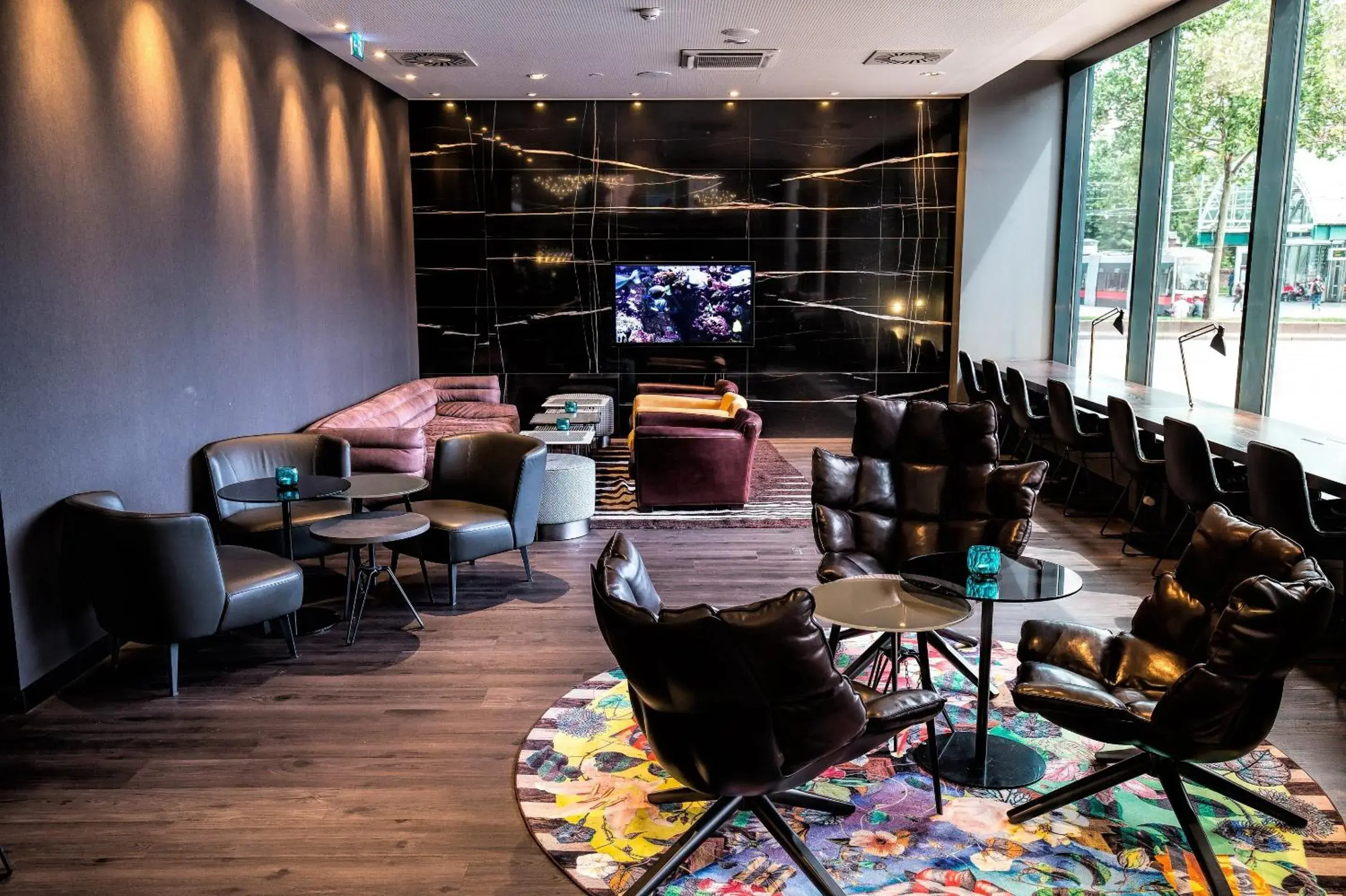 Lounge or bar in Motel One Wien Westbahnhof