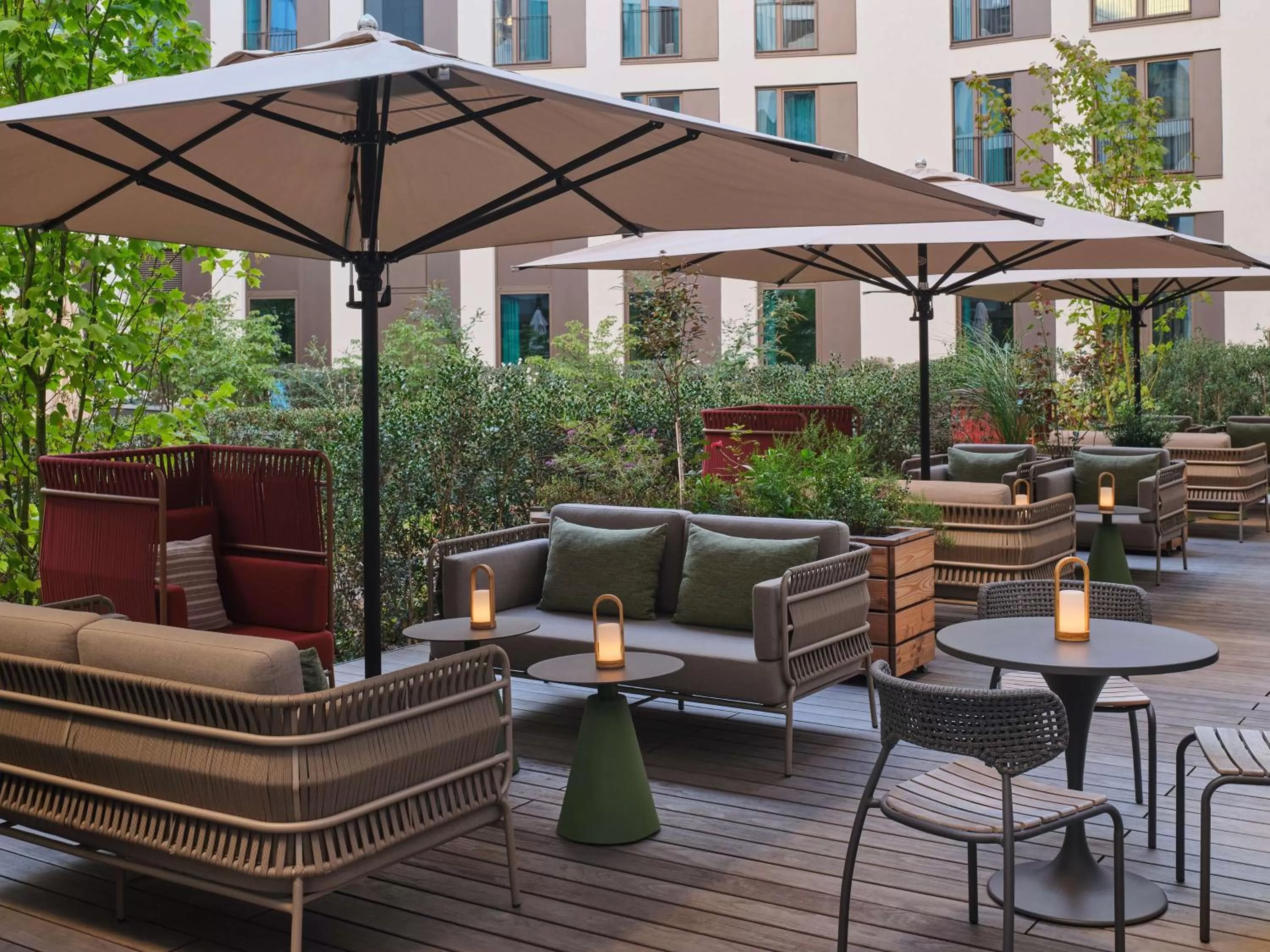 Restaurant/places to eat in Adina Apartment Hotel Cologne