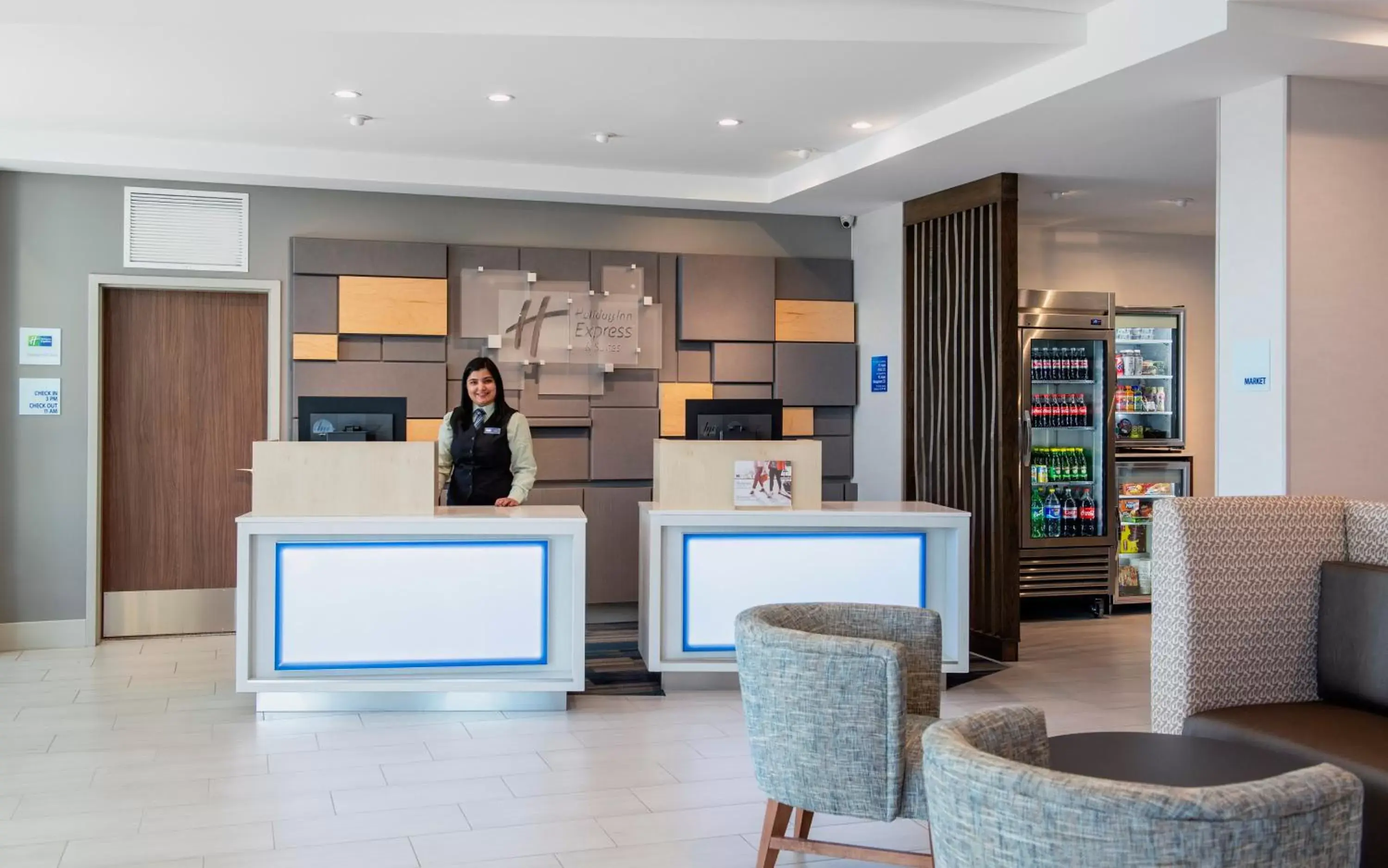 Property building, Lobby/Reception in Holiday Inn Express & Suites Kelowna - East, an IHG Hotel