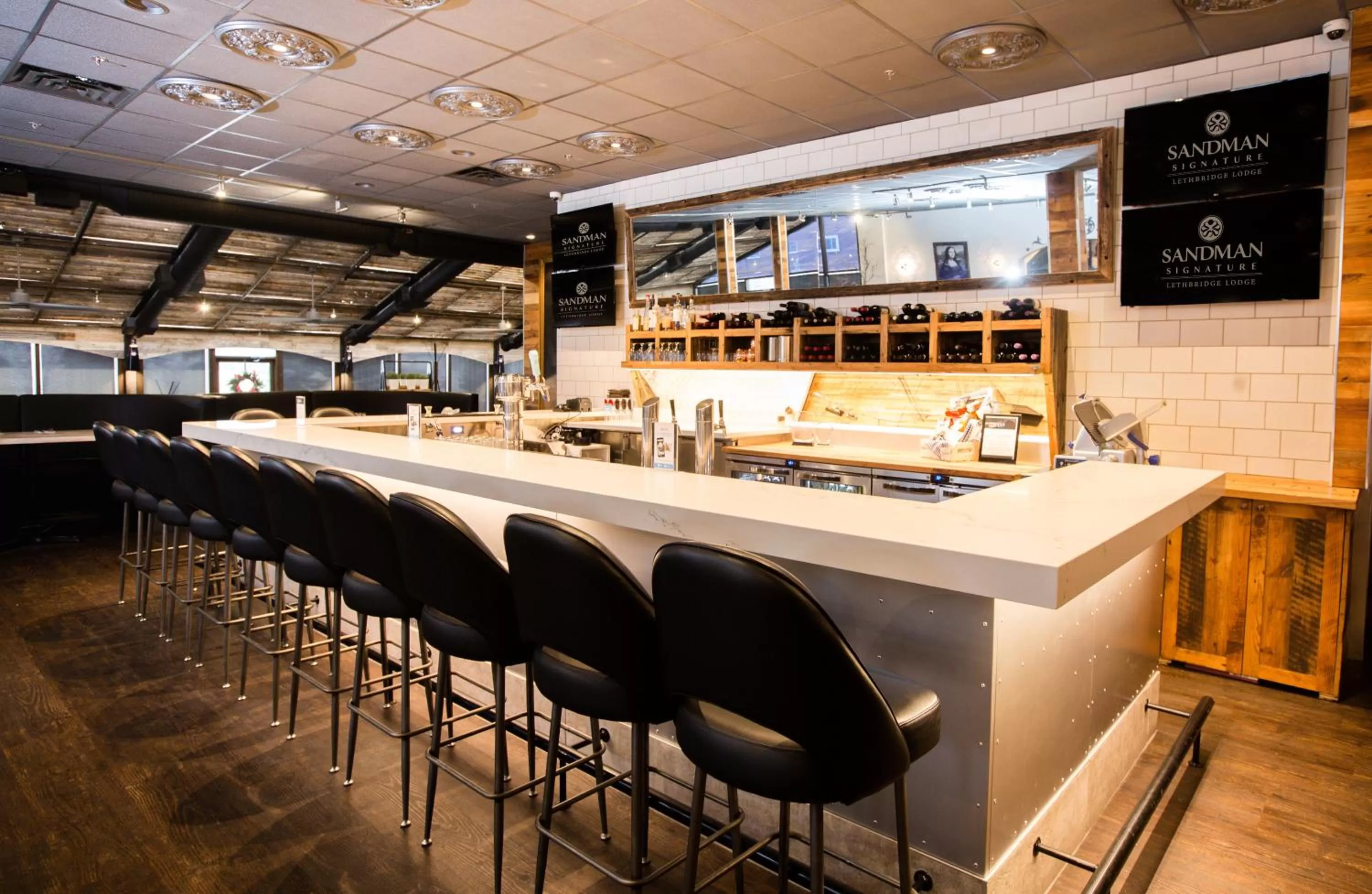 Restaurant/places to eat in Sandman Signature Lethbridge Lodge
