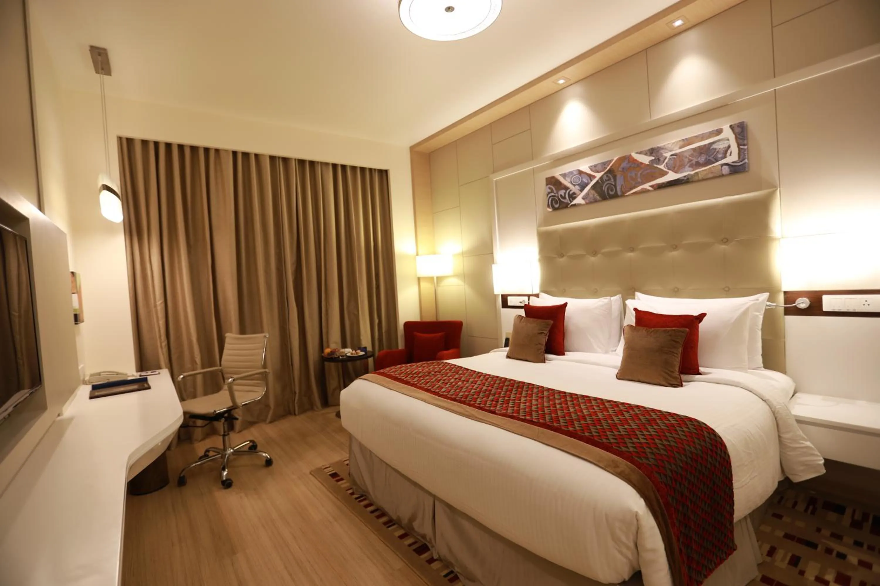 Bedroom, Bed in Radisson Blu Pune Hinjawadi