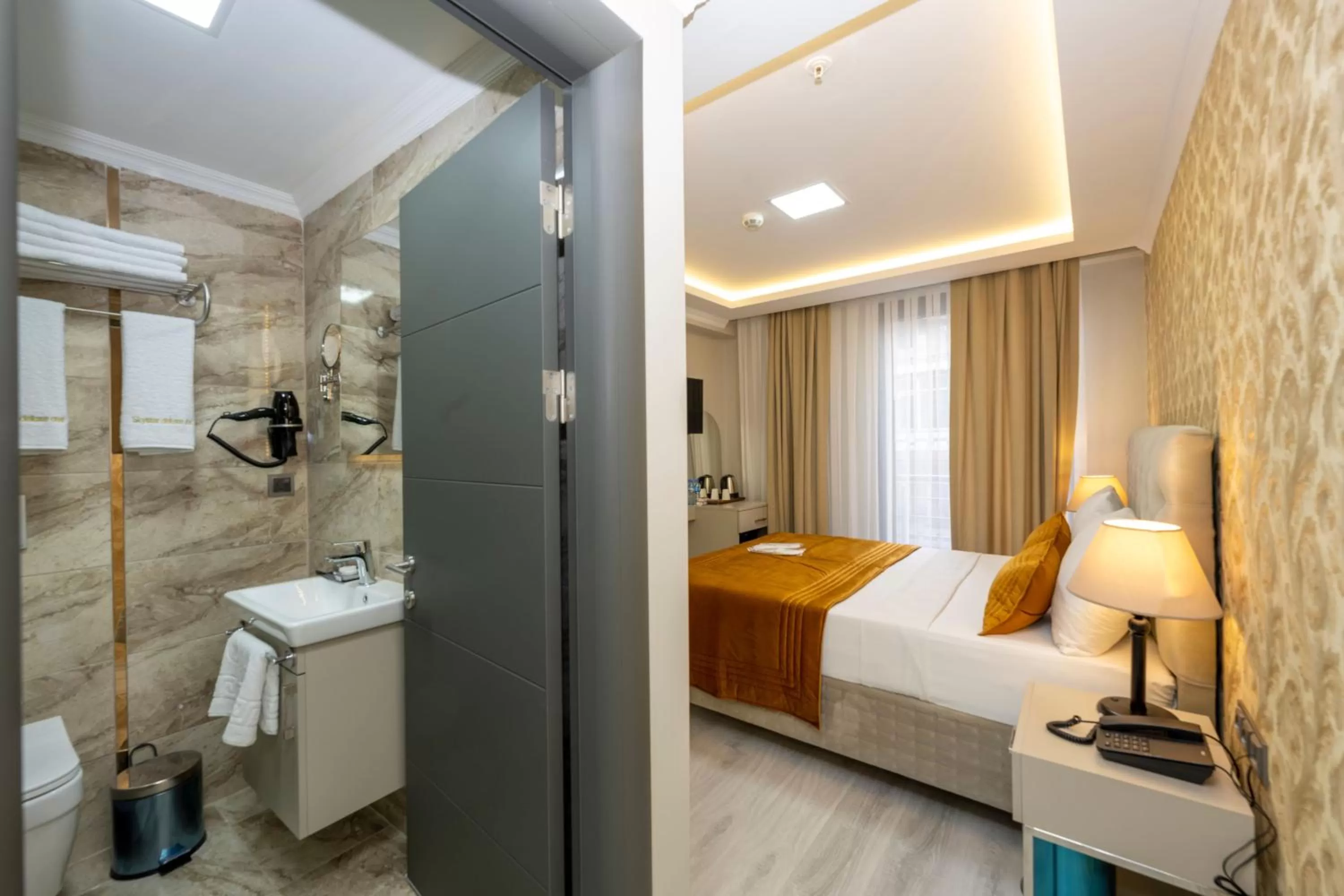 Bed in SKYSTAR DELUXE HOTEL