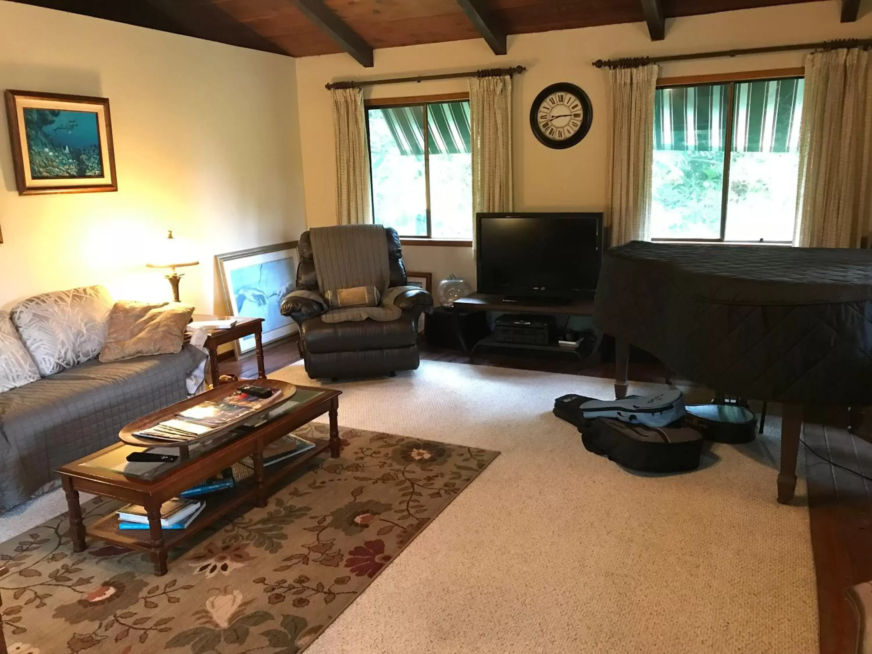 Living room, Seating Area in Hale Maluhia Country Inn