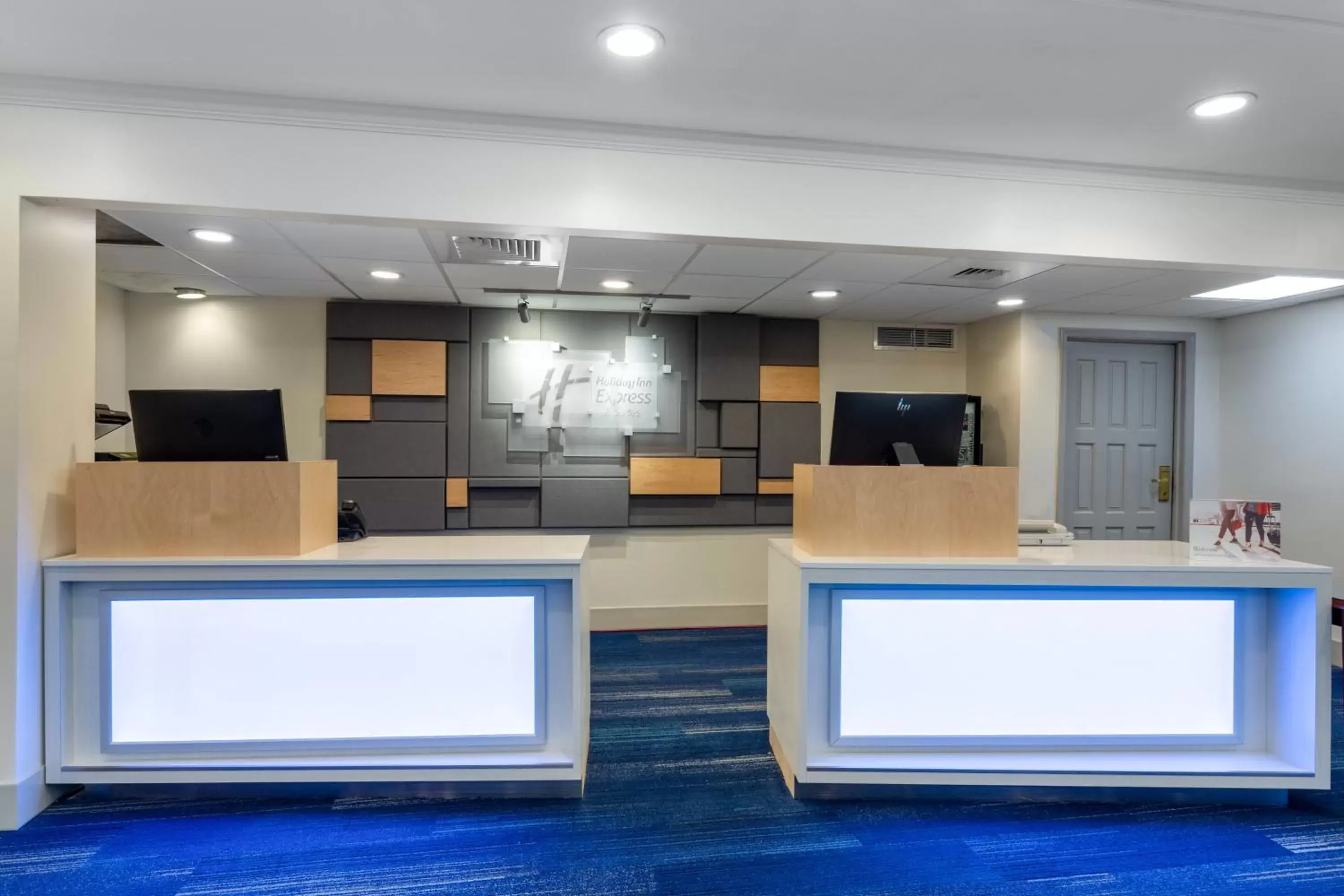 Property building, Lobby/Reception in Holiday Inn Express Hotel & Suites King of Prussia, an IHG Hotel