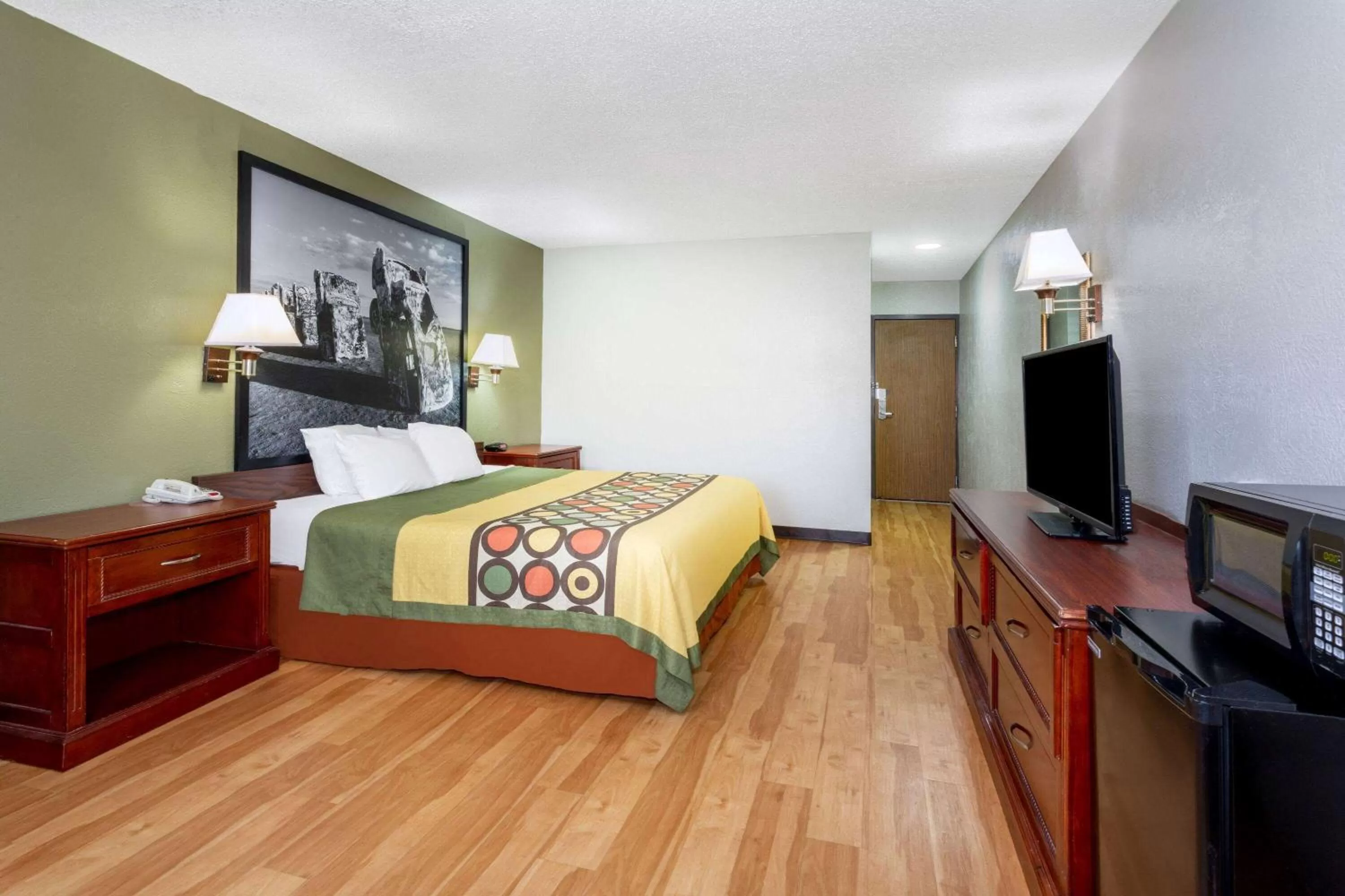 Photo of the whole room, Bed in Super 8 by Wyndham Amarillo Central TX
