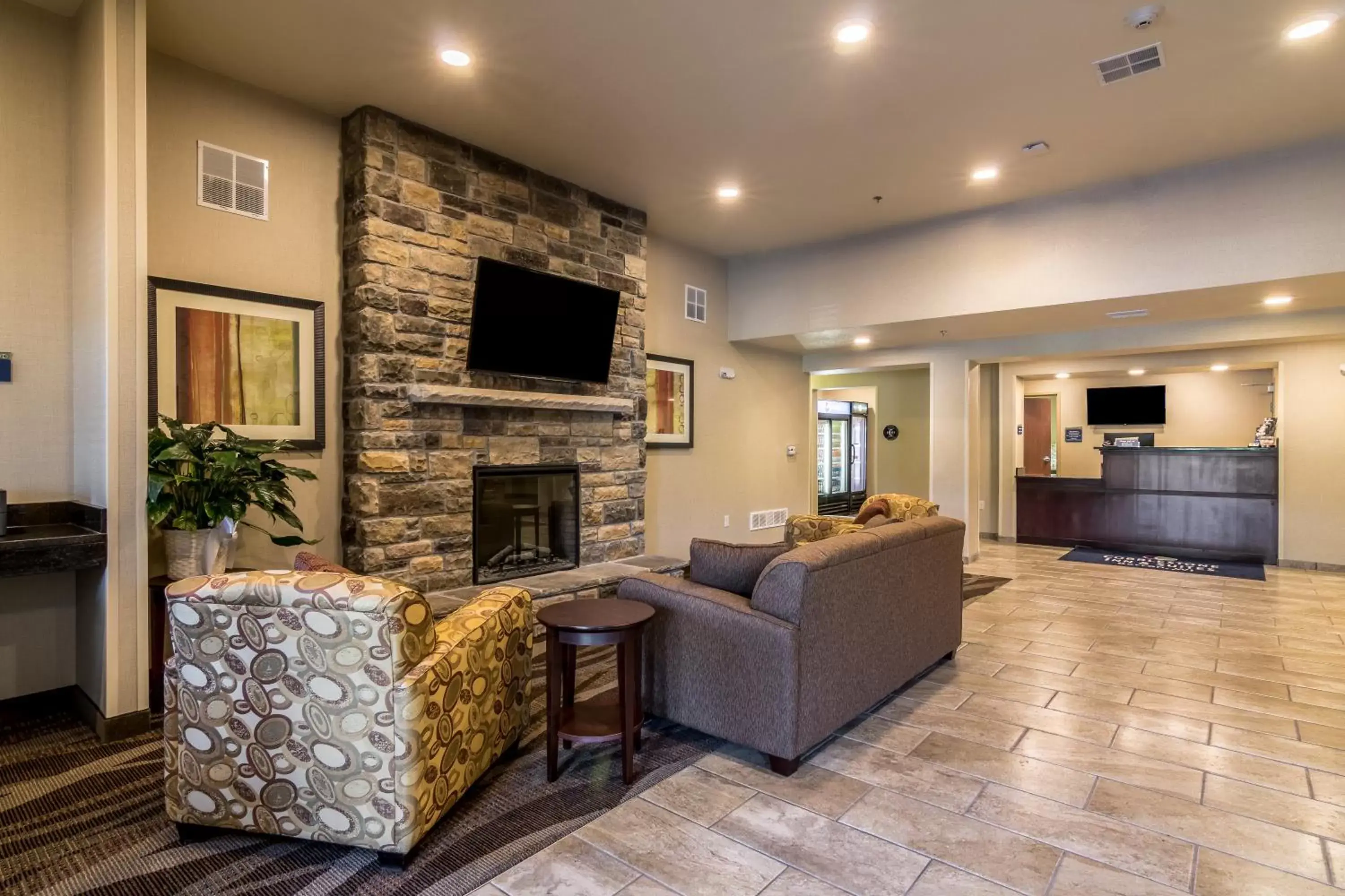 Lobby or reception, Seating Area in Cobblestone Inn & Suites - Barron