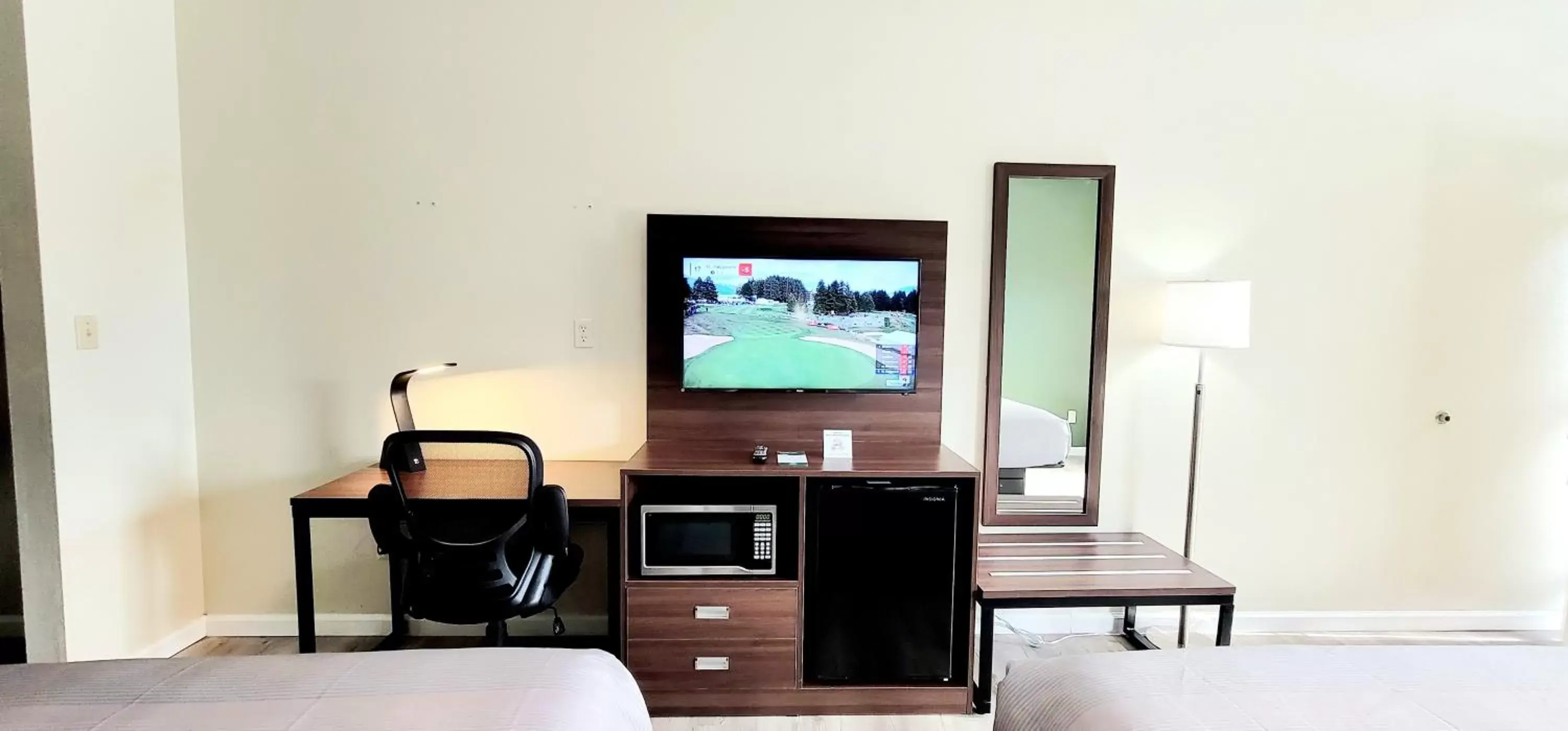 TV and multimedia, TV/Entertainment Center in Quality Inn Port Wentworth Savannah North