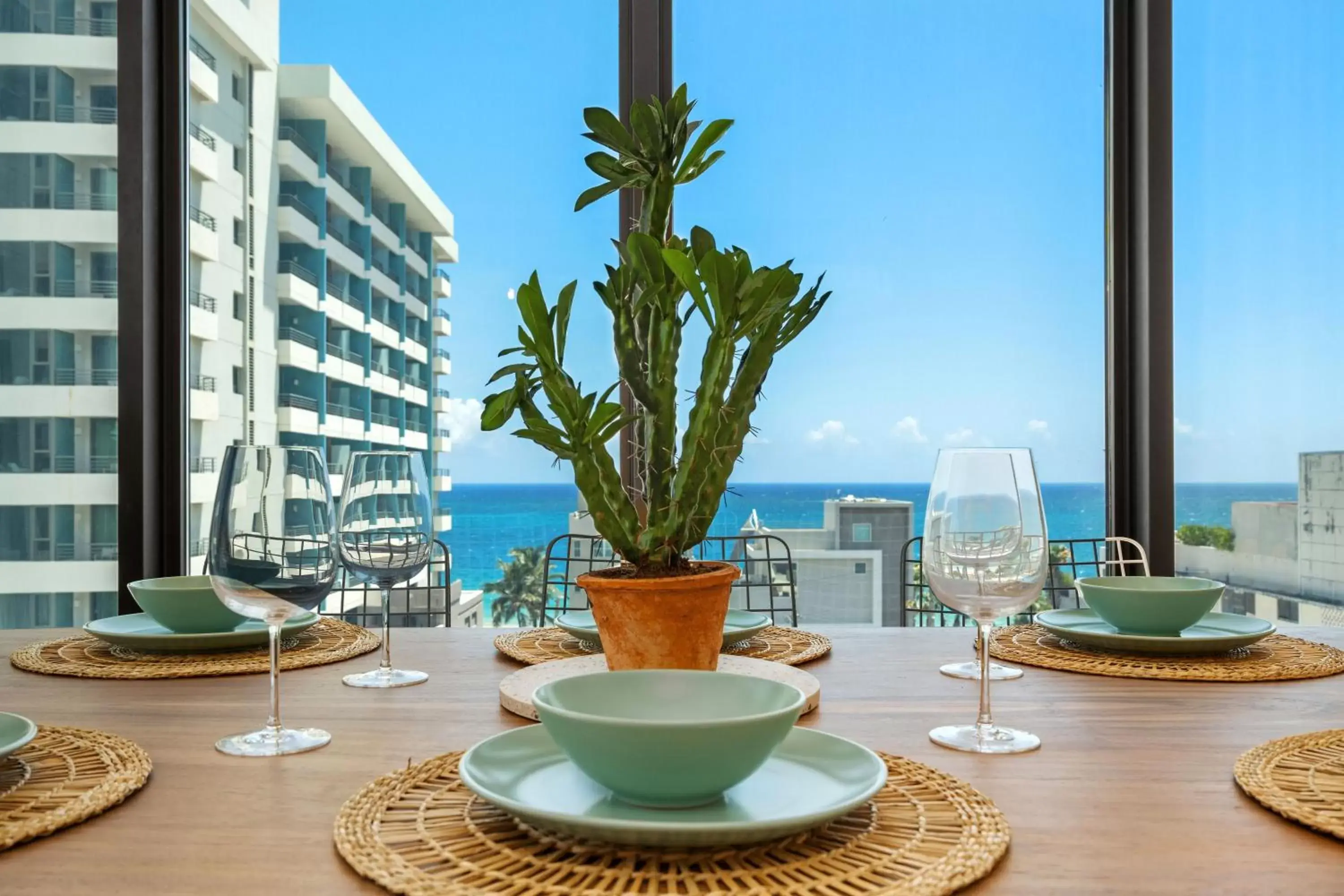 Dining area in HiBird- Apartment and Suites Hotel