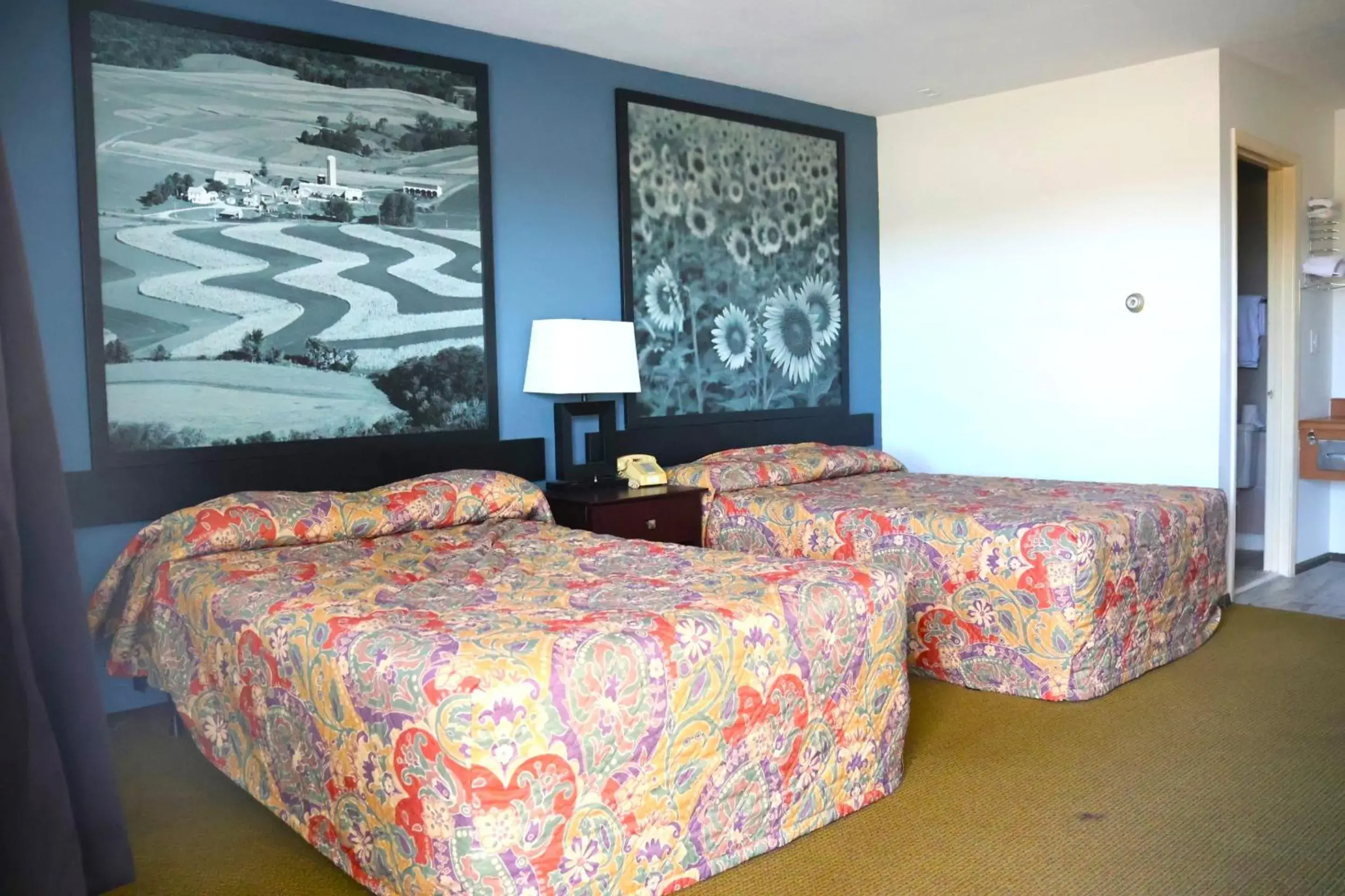 Bedroom, Bed in Hotel O Oskaloosa - Hwy 63/92