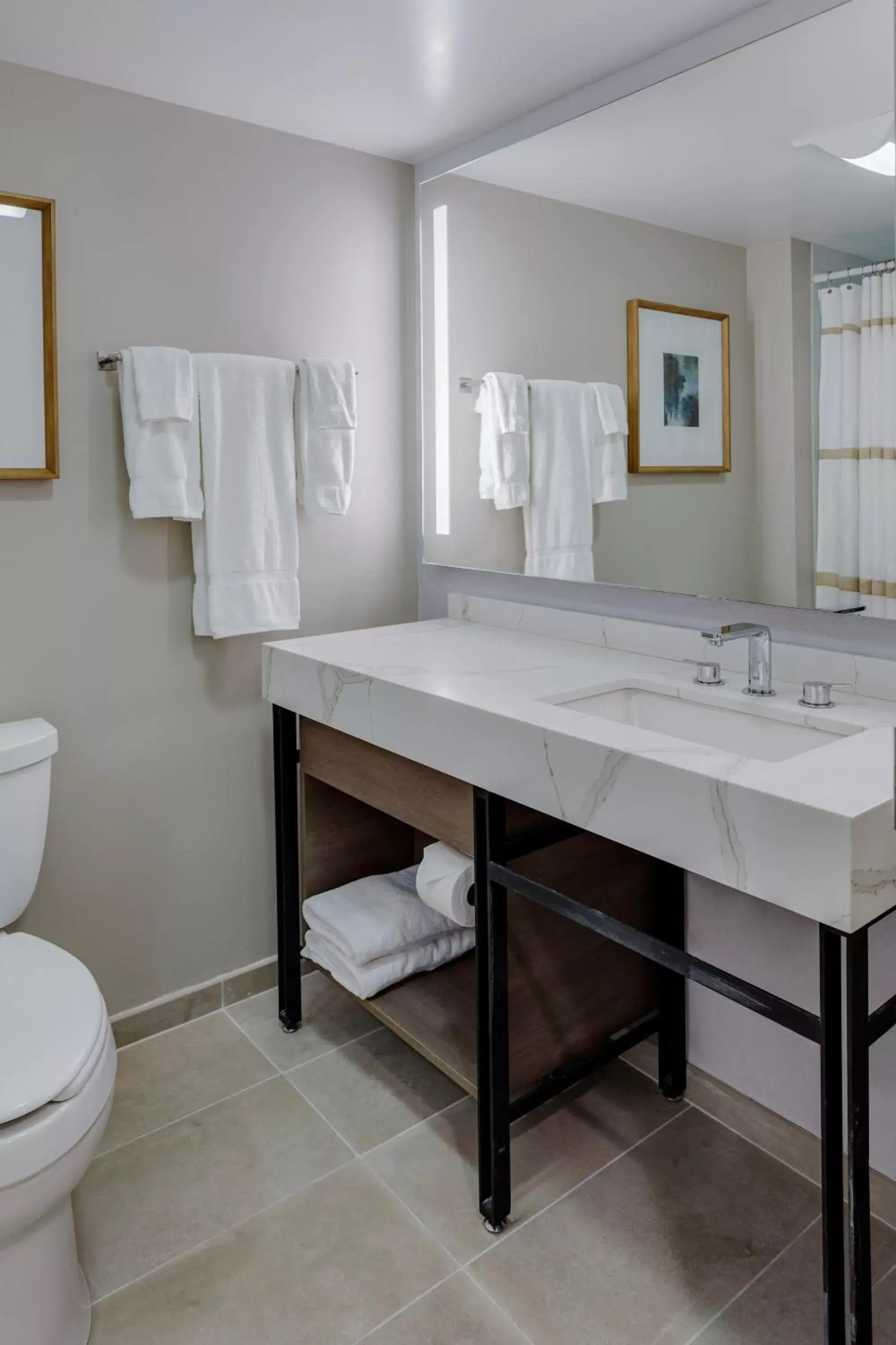 Bathroom in Portland Sheraton at Sable Oaks