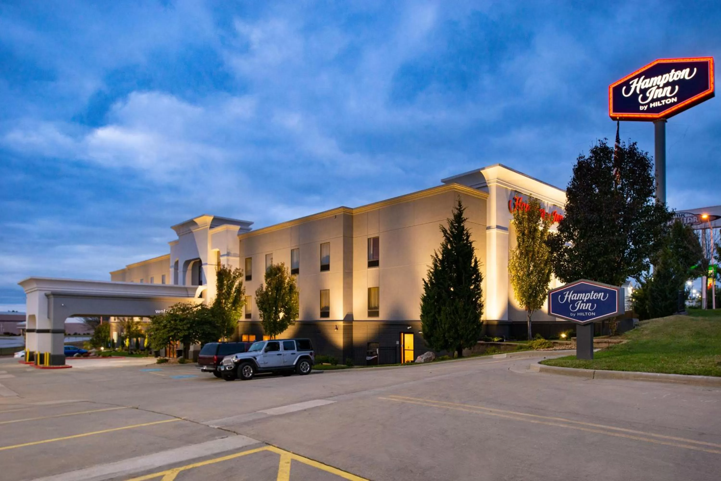 Property building in Hampton Inn Kansas City Northeast