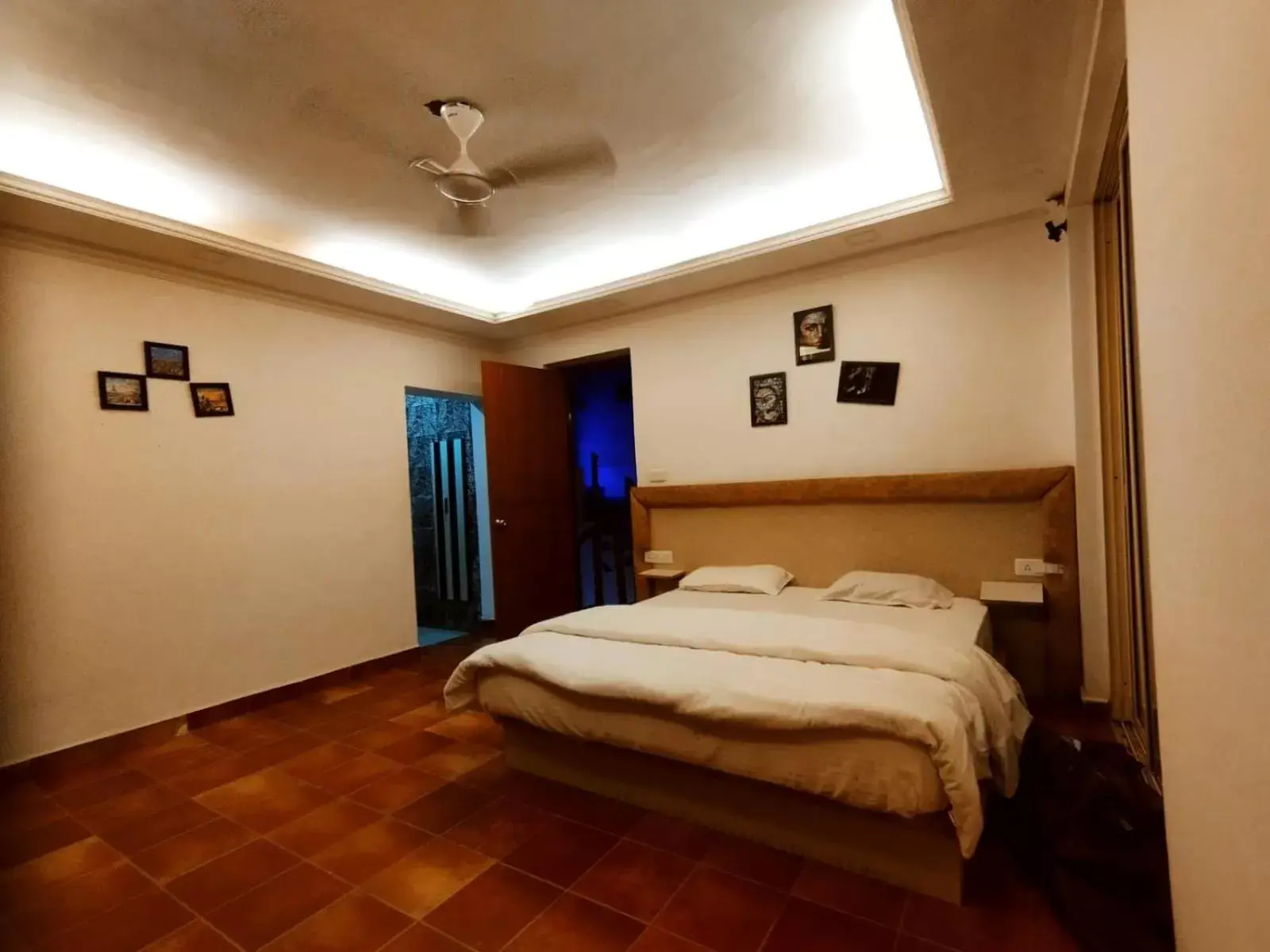 Deluxe King Room - single occupancy in Hotel Agoura Prime Deluxe King Room - single occupancy in Hotel Agoura Prime