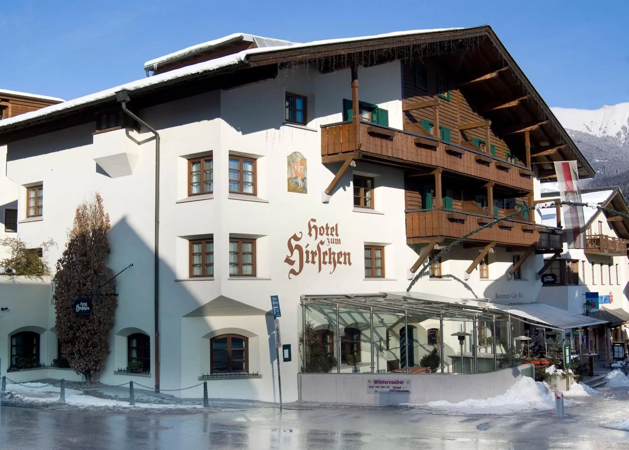 Facade/entrance, Winter in Hotel zum Hirschen