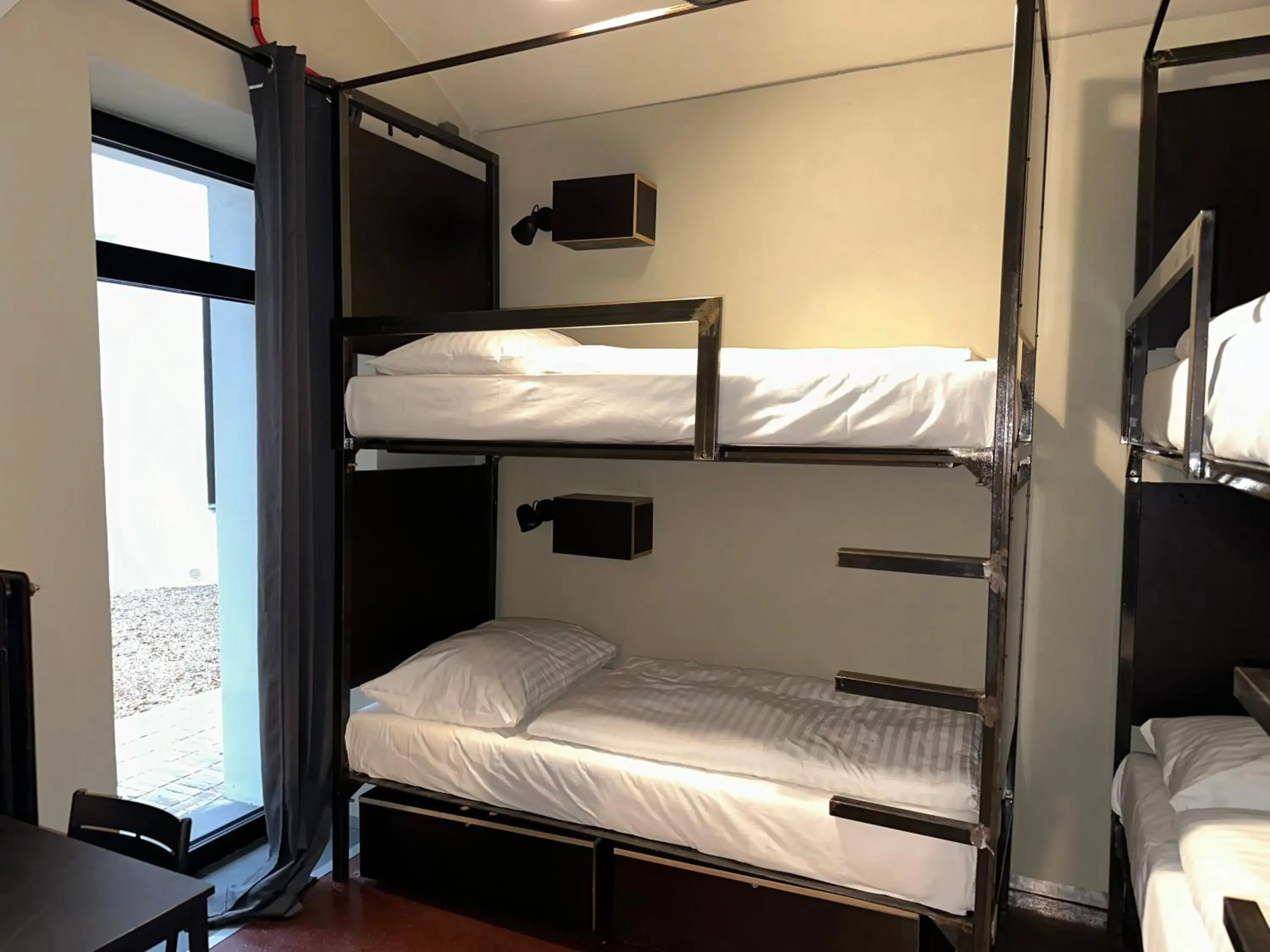 Bed in 6-Bed Dormitory Room in Hotel Amadeus