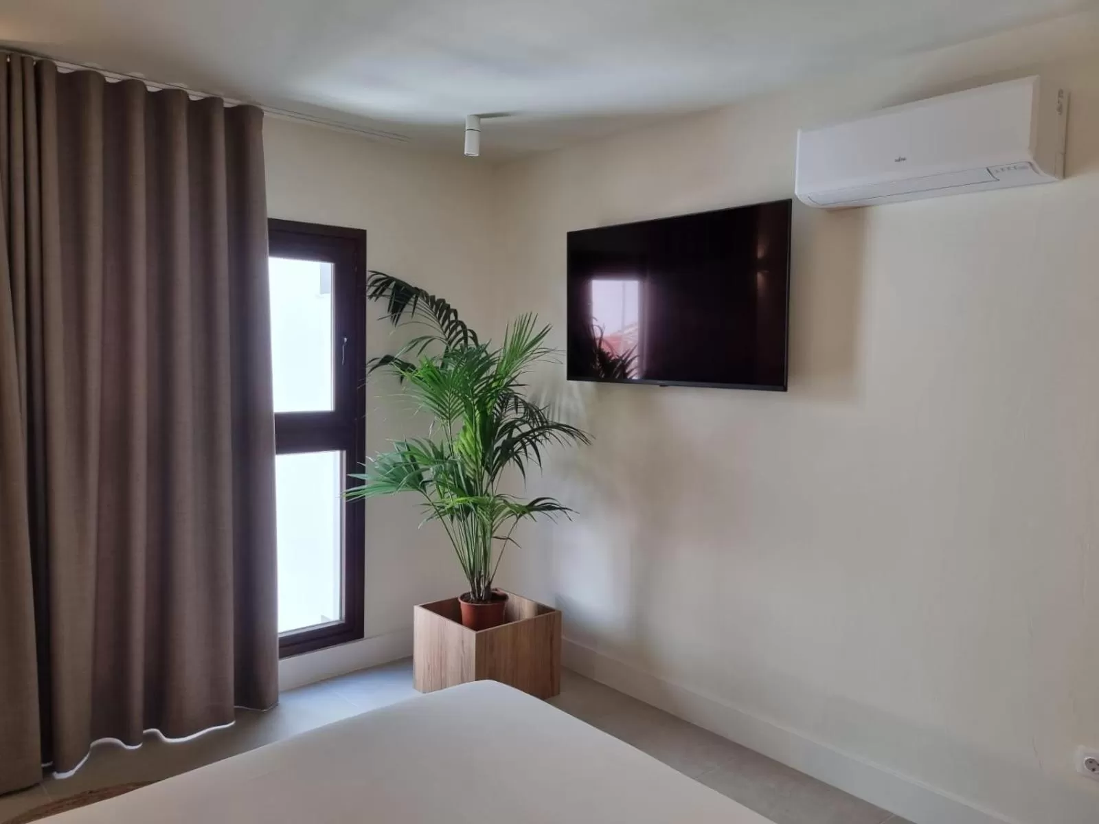 TV/Entertainment Center in Reina Victoria Velázquez