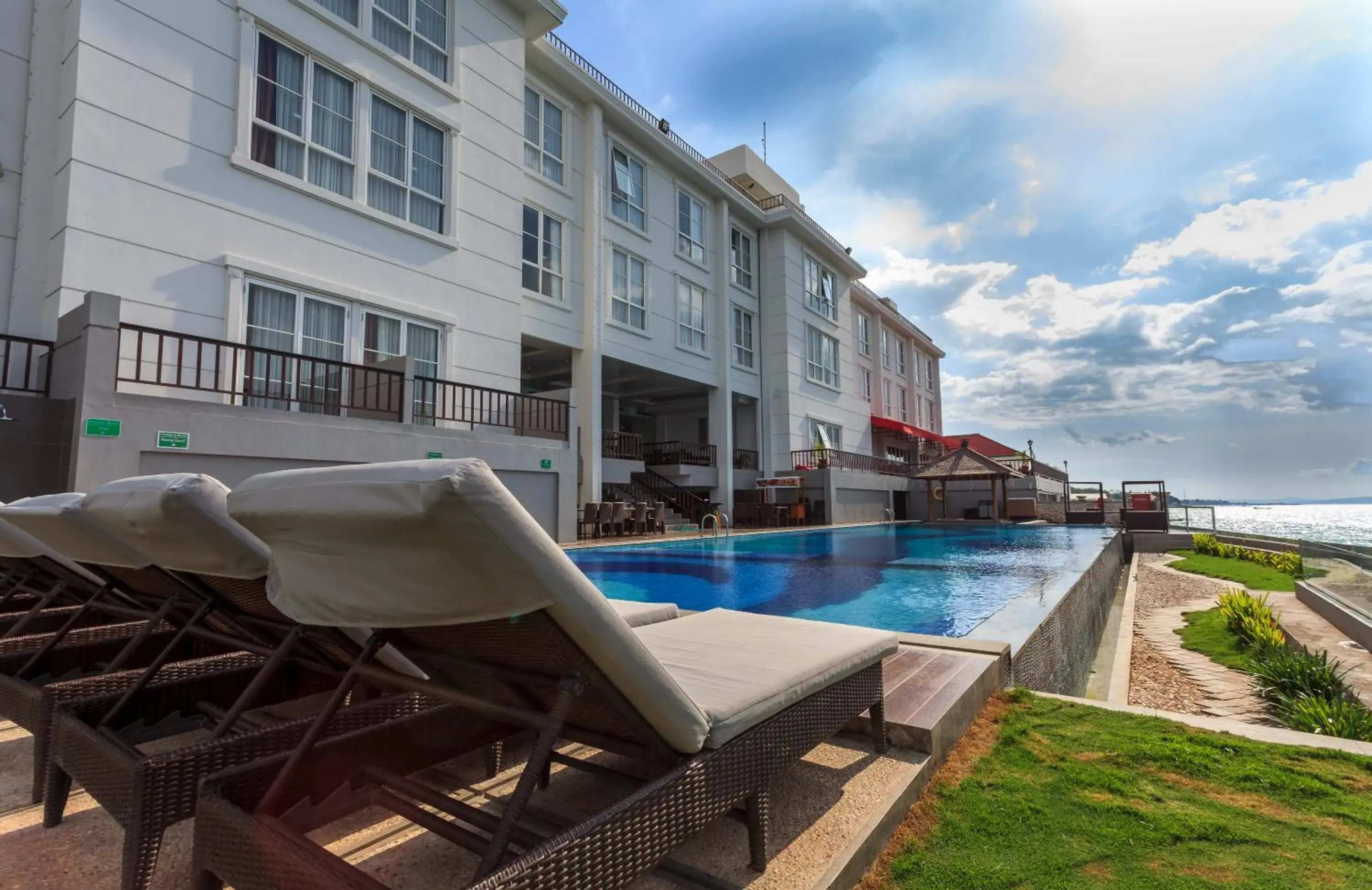 Swimming Pool in Hotel On The Rock By Prasanthi