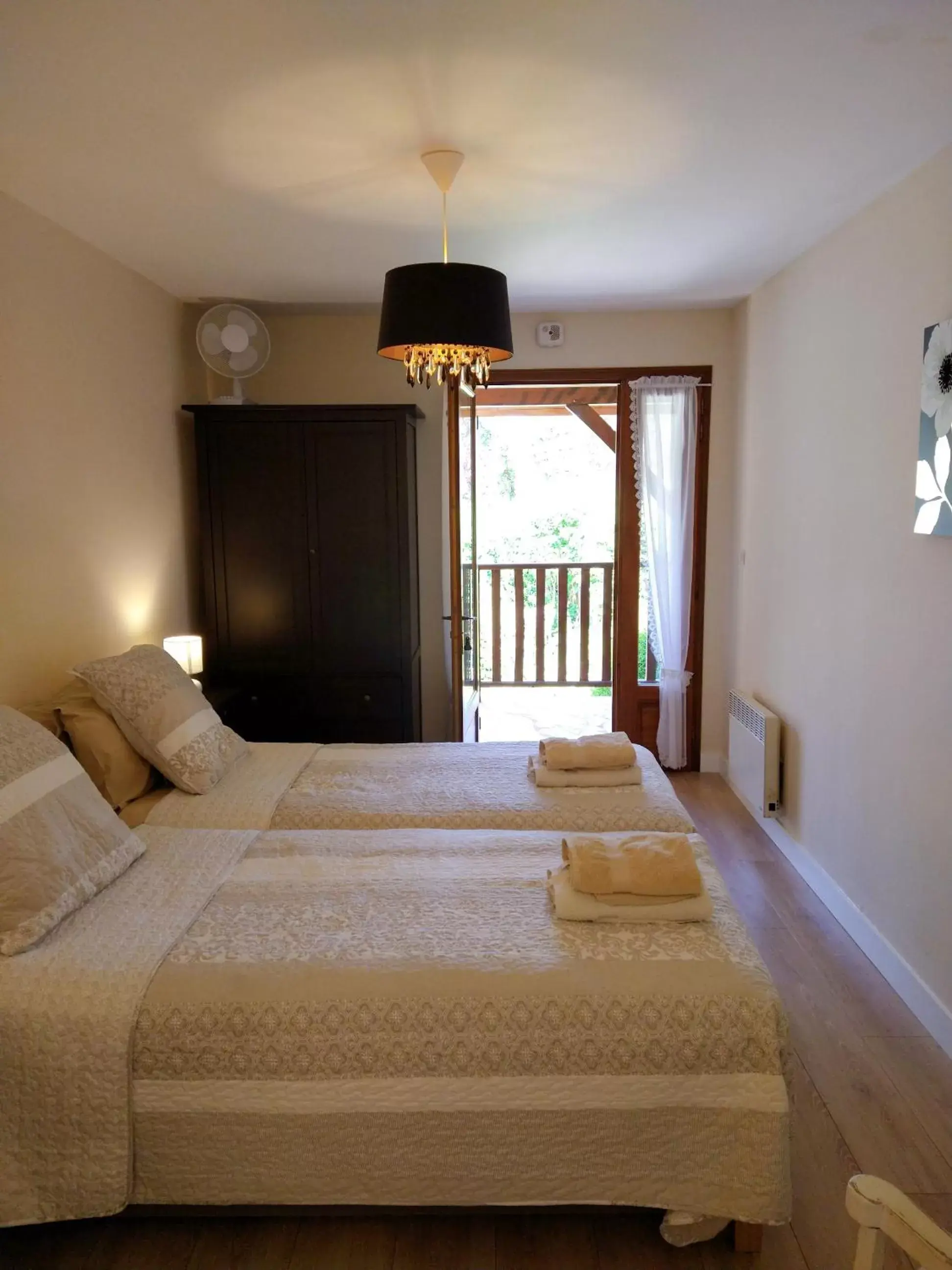 Twin Room with Private Bathroom in La Colline - Chambre d'hôtes - B&B Twin Room with Private Bathroom in La Colline - Chambre d'hôtes - B&B