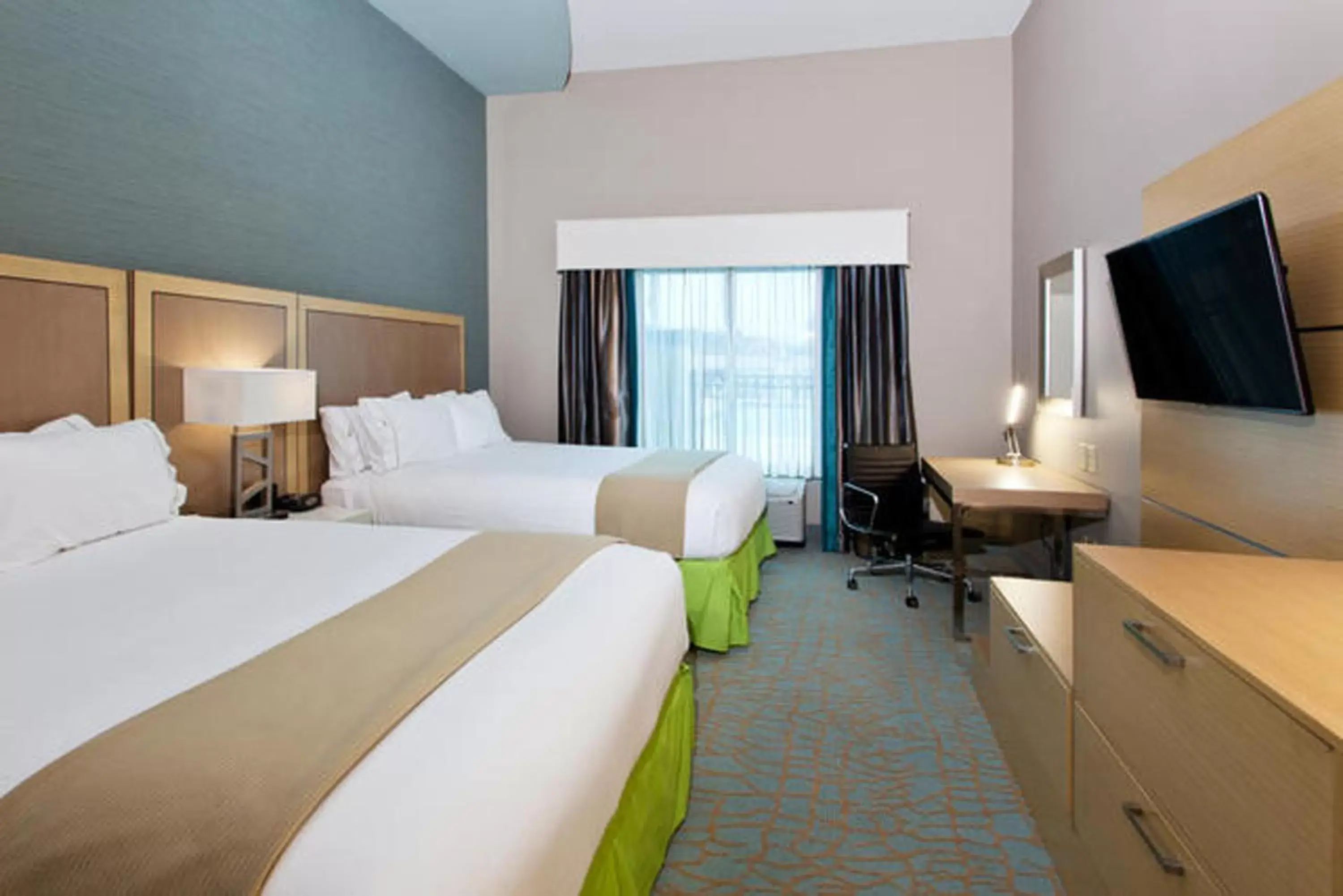 Photo of the whole room, Bed in Holiday Inn Express & Suites Warner Robins North West by IHG Photo of the whole room, Bed in Holiday Inn Express & Suites Warner Robins North West by IHG