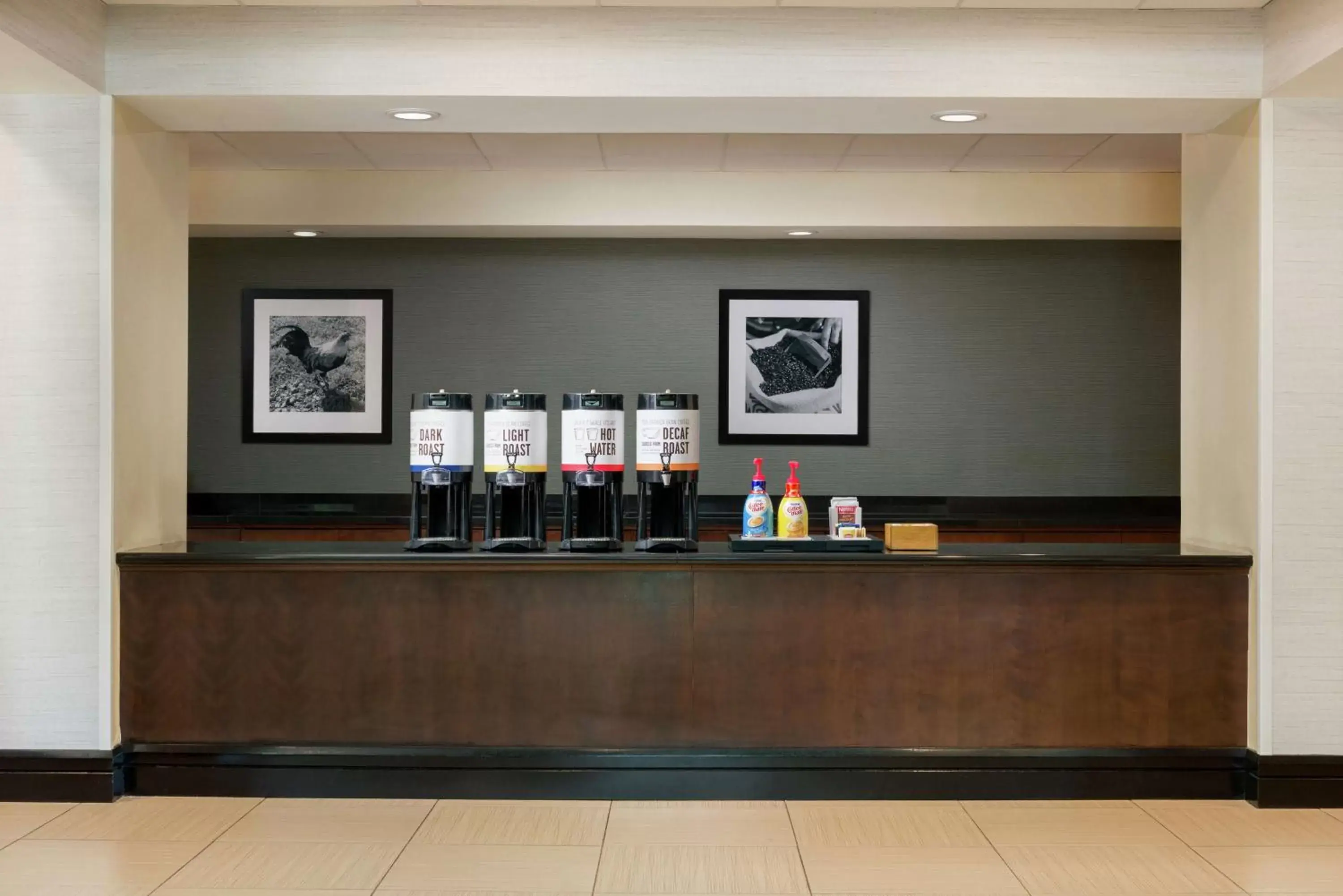 Lobby or reception in Hampton Inn & Suites National Harbor/Alexandria Area Lobby or reception in Hampton Inn & Suites National Harbor/Alexandria Area