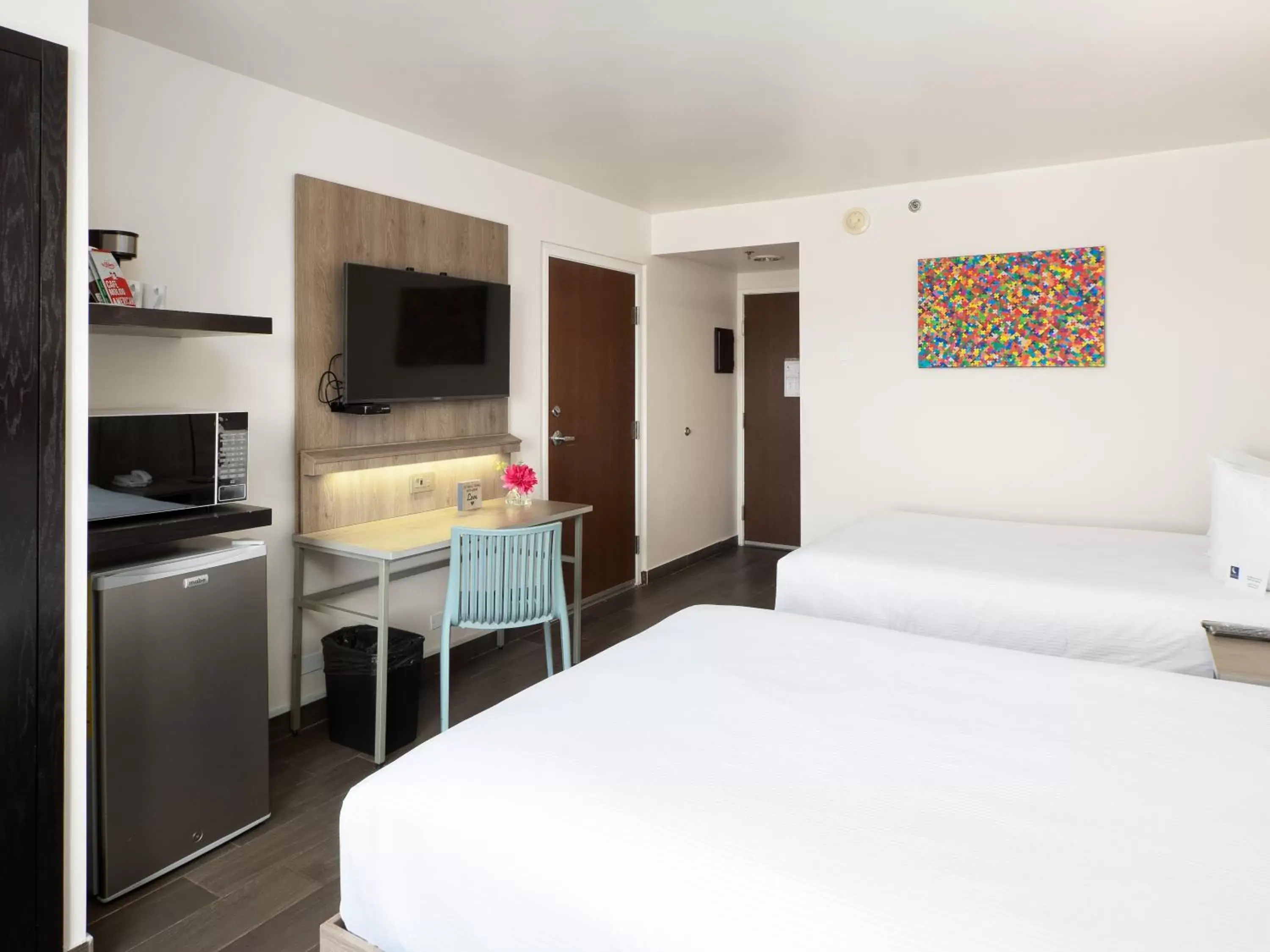 Bed in Hotel Mesaluna Near American Consulate Bed in Hotel Mesaluna Near American Consulate