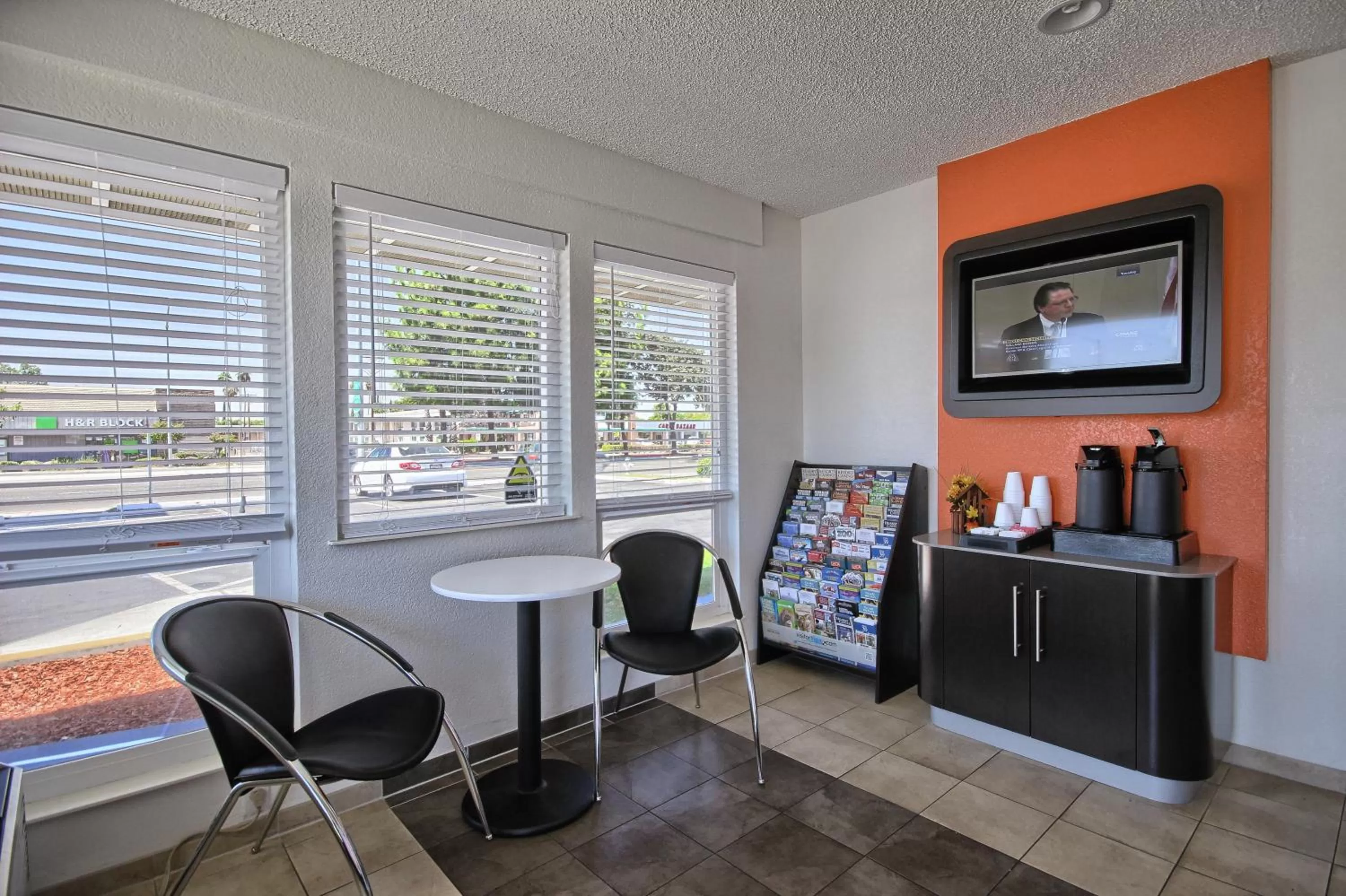 Lobby or reception in Motel 6-Fresno, CA - Blackstone South