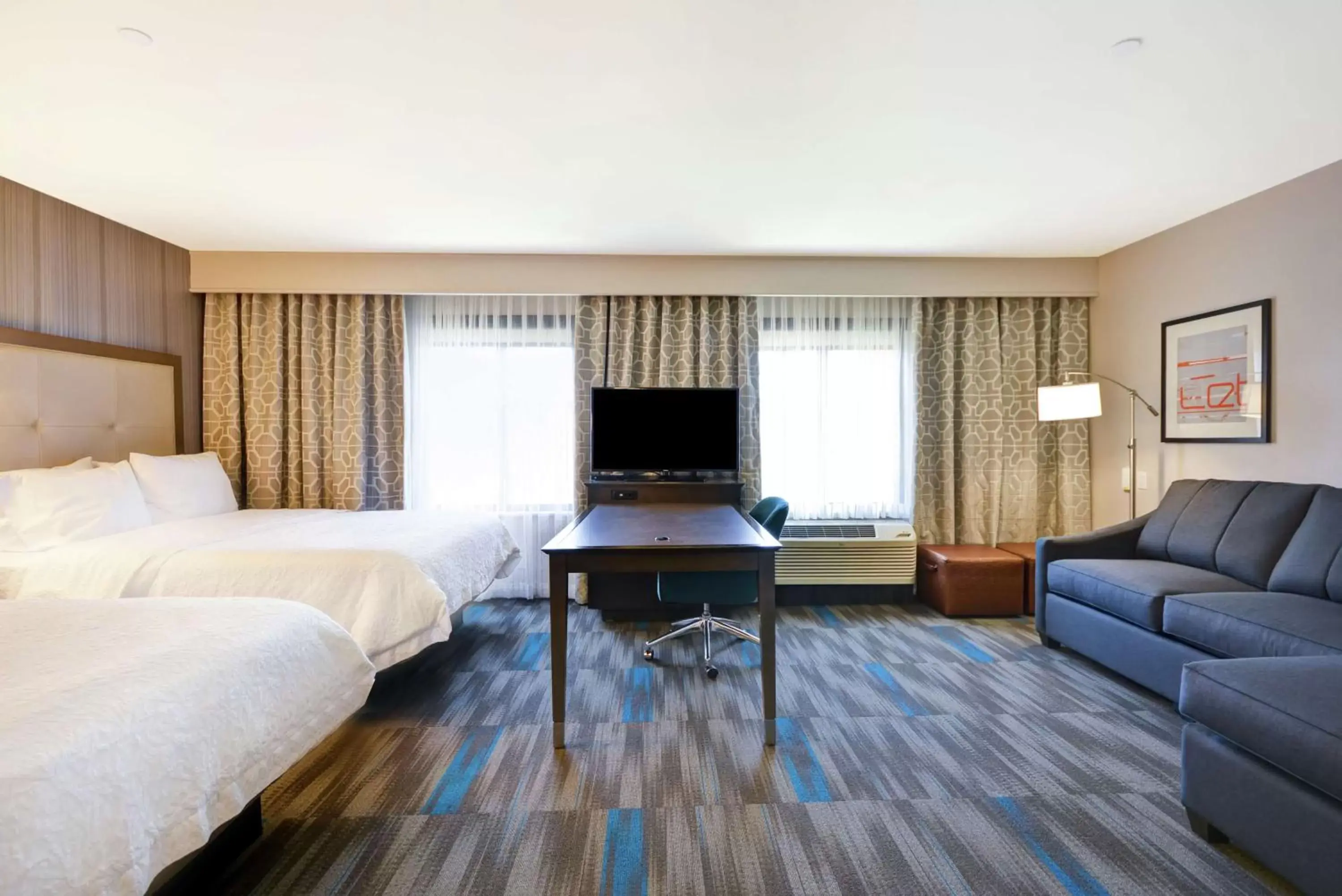 Bedroom, Seating Area in Hampton Inn & Suites Los Angeles Burbank Airport