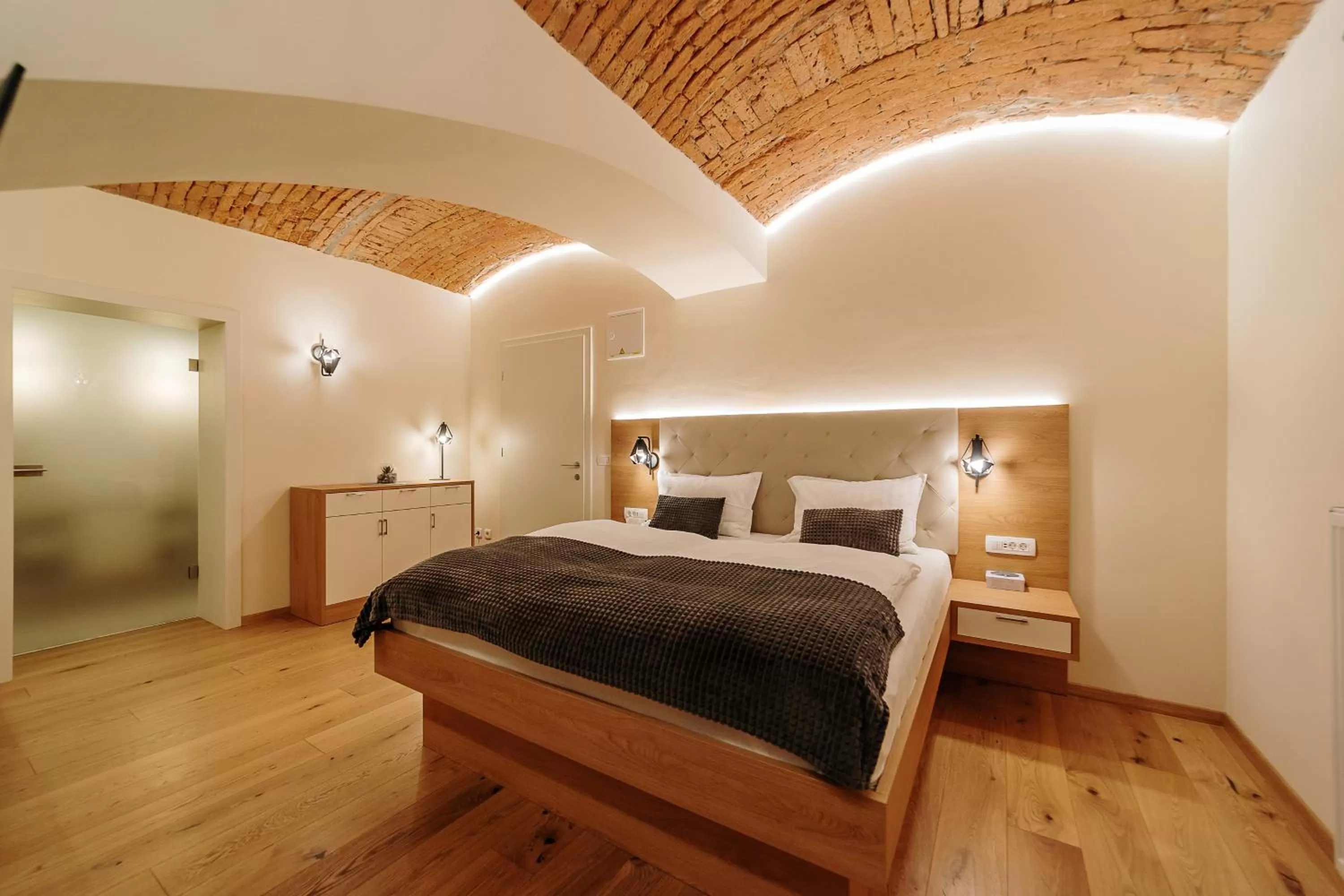 Photo of the whole room, Bed in Operna klet Ljubljana