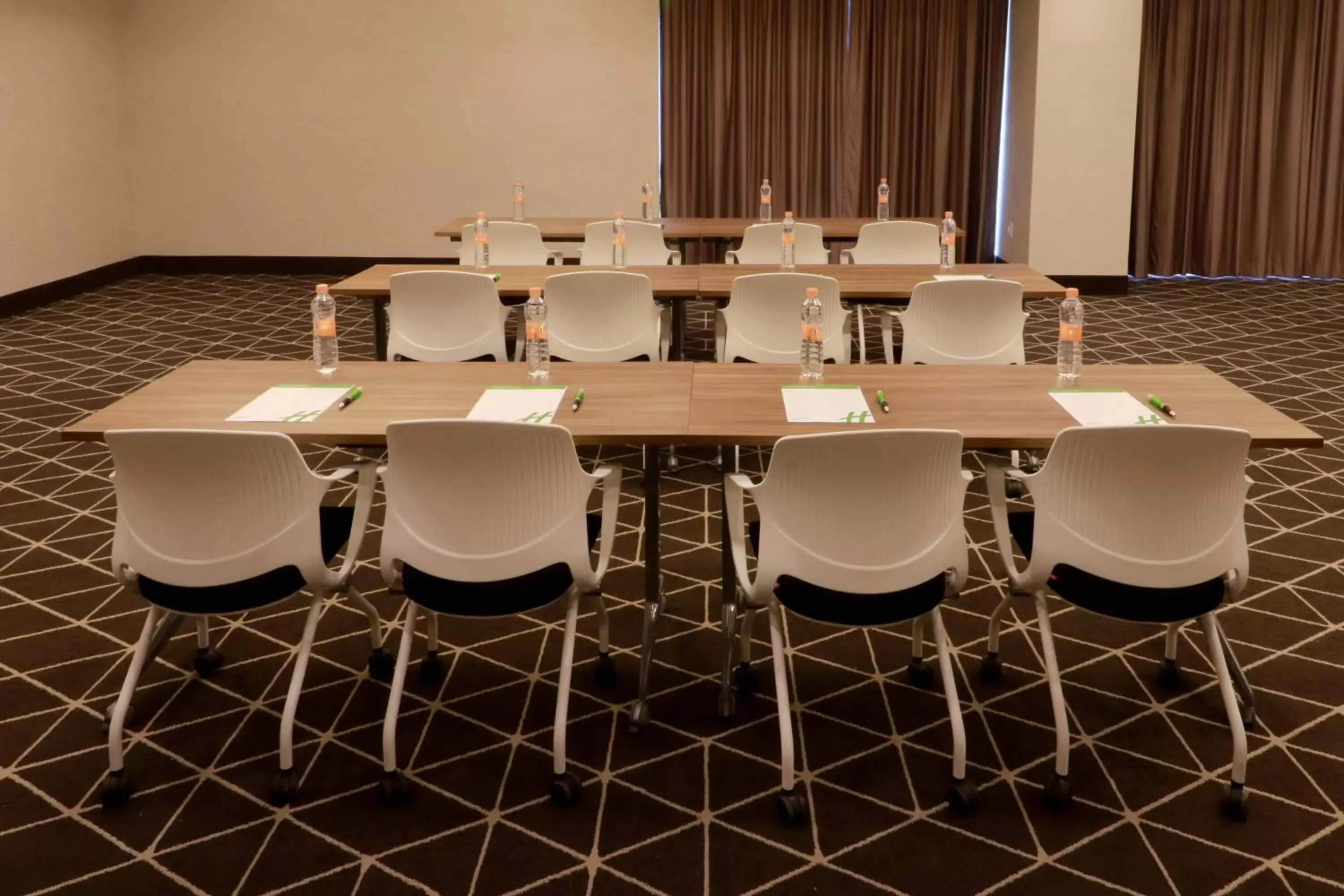Meeting/conference room in Holiday Inn & Suites - Monterrey Apodaca Zona Airport, an IHG Hotel