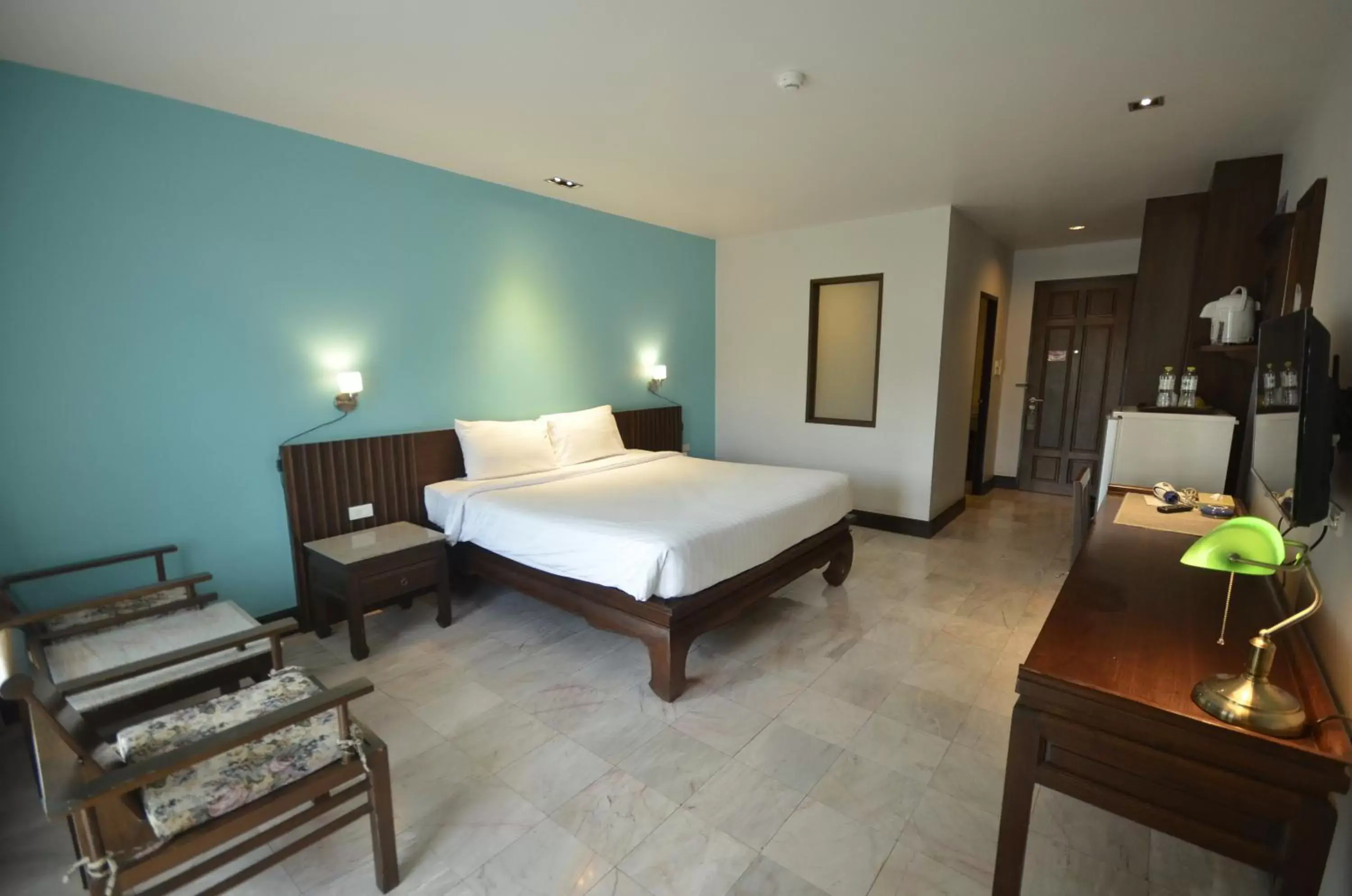 Photo of the whole room, Bed in Sakorn Residence and Hotel Photo of the whole room, Bed in Sakorn Residence and Hotel