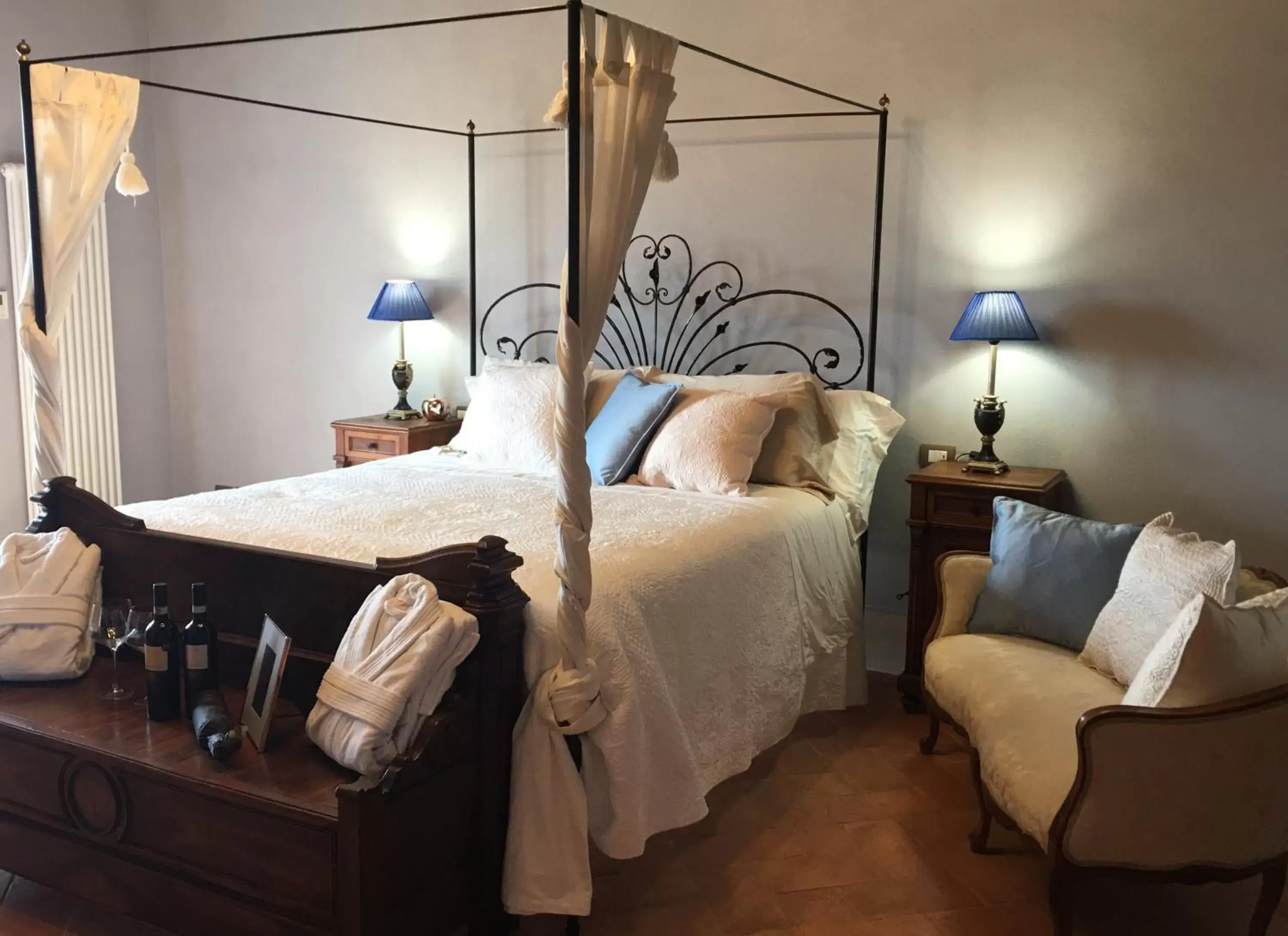 Bed in Cordella In Valdorcia Truffle and Olive Oil Resort