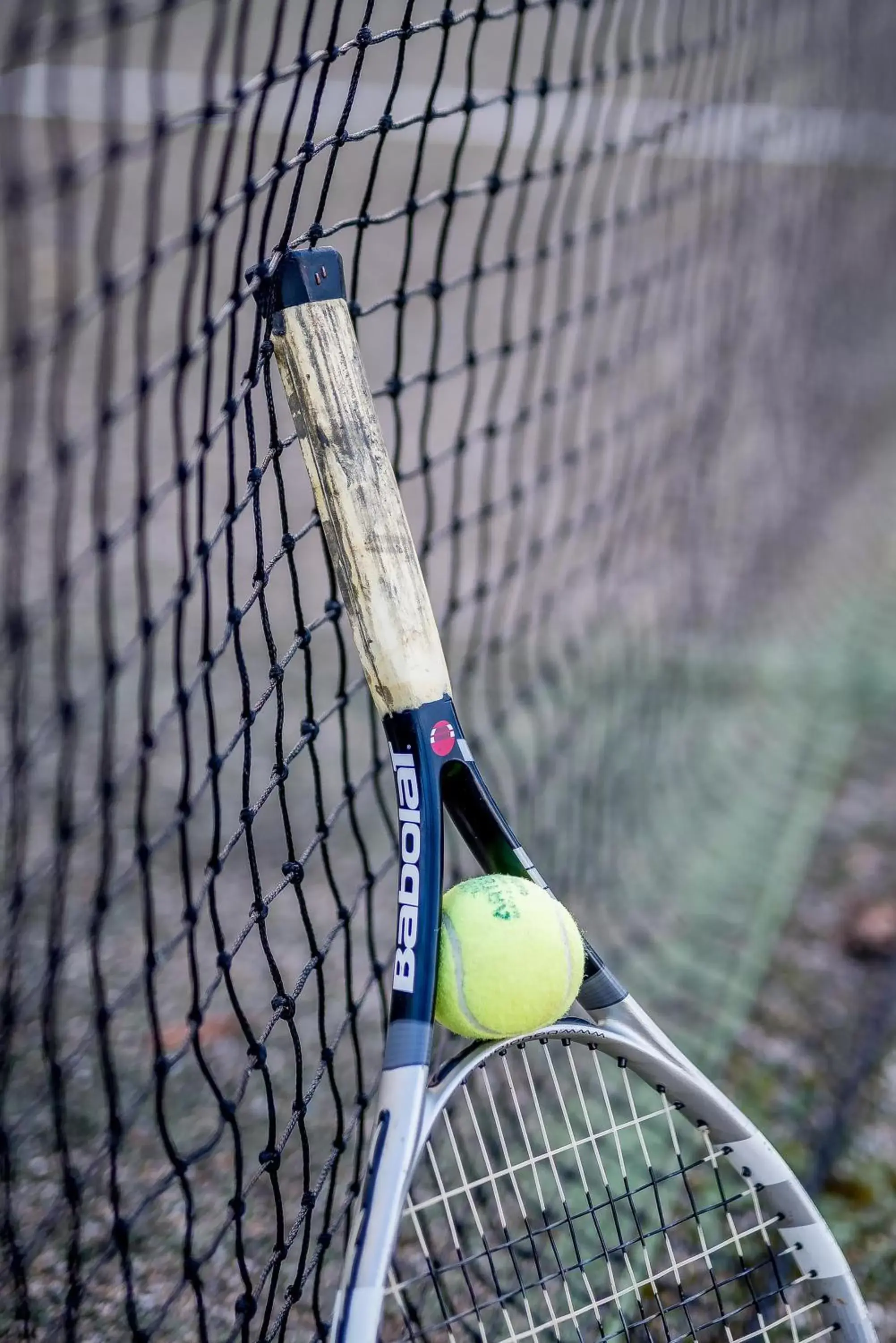 Tennis court in Logis Domaine de Fompeyre