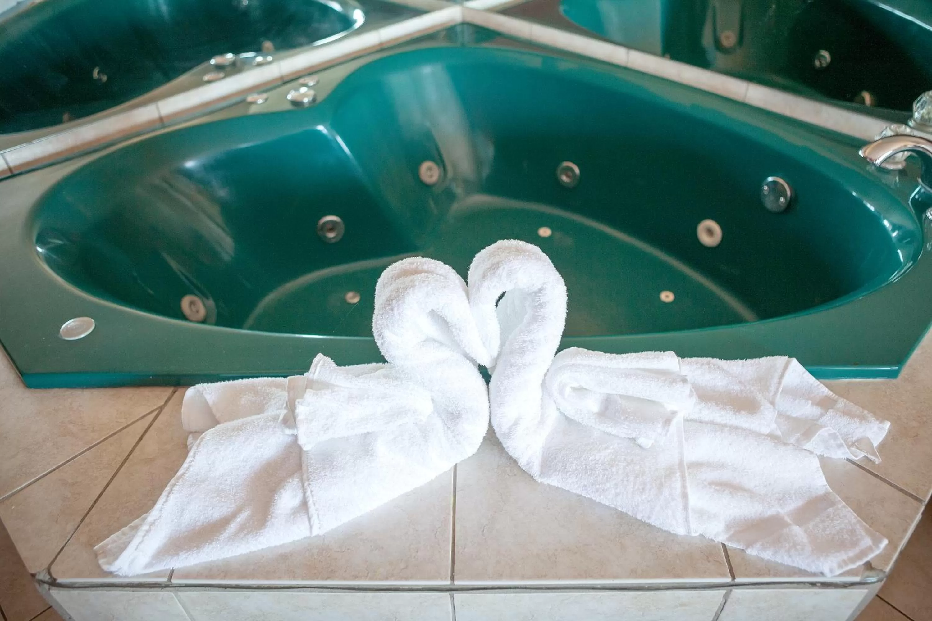 King Suite with Spa Bath in Envi Boutique Hotel Henderson-Evansville South