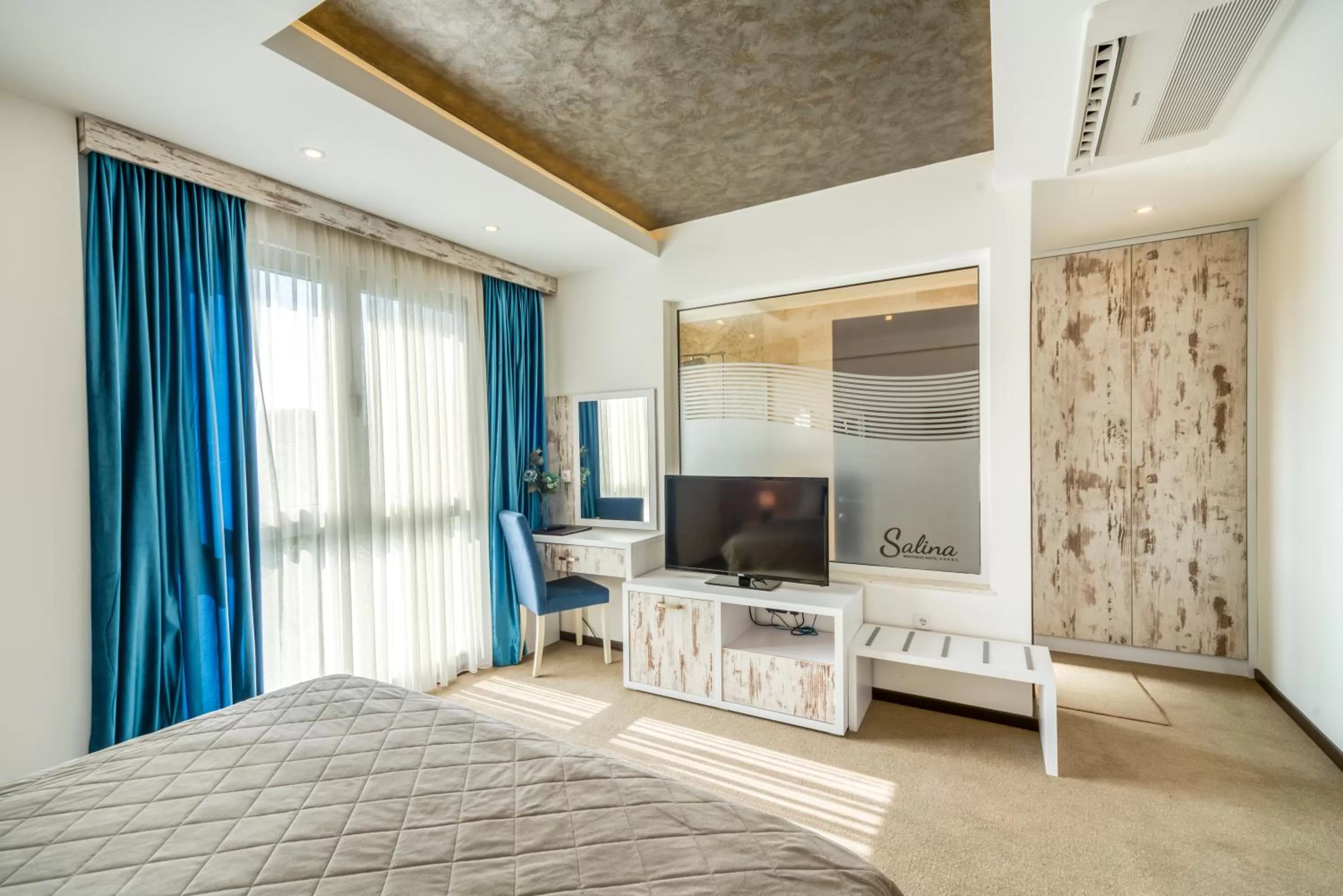 TV/Entertainment Center in Boutique Hotel "Salina"