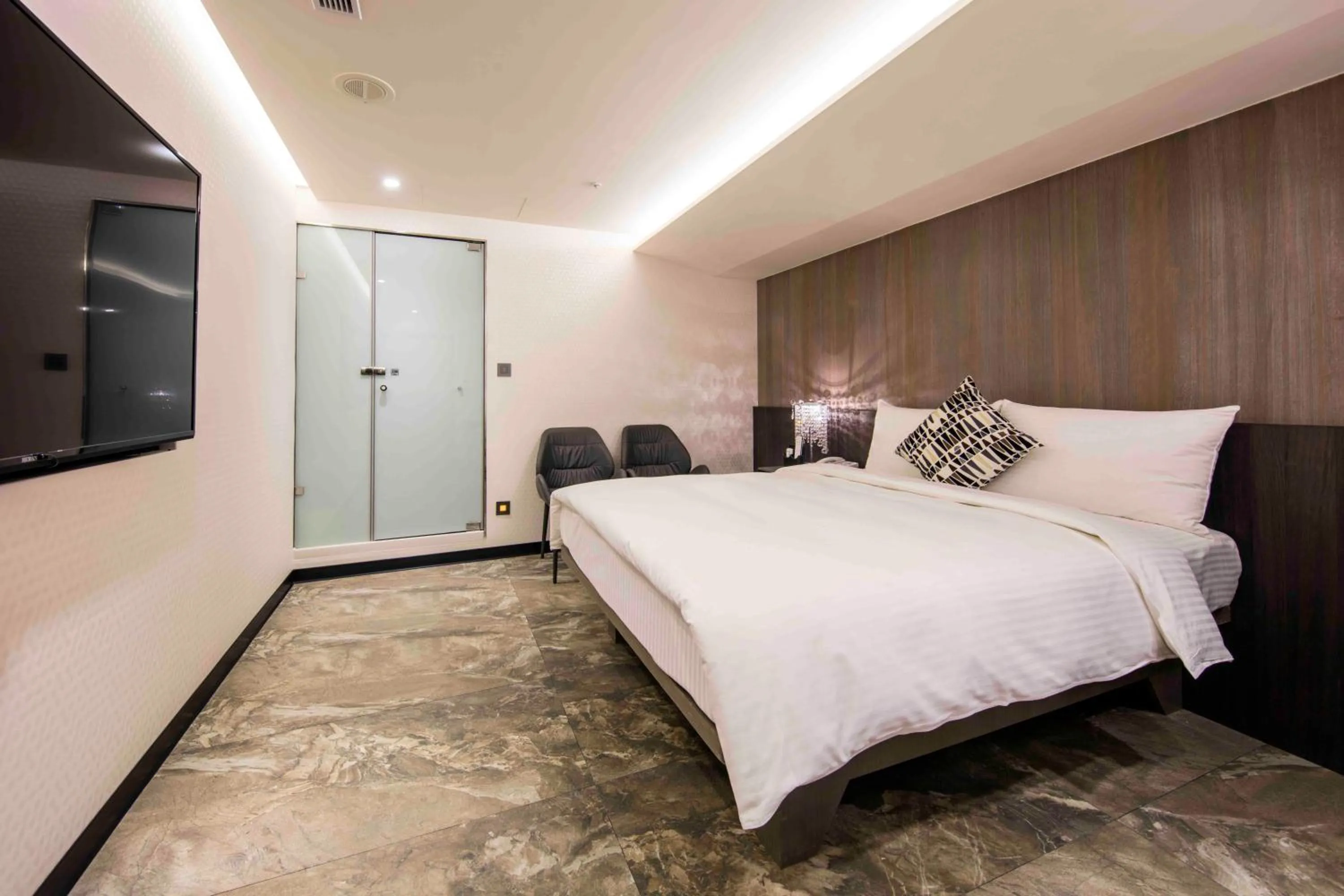 Bedroom, Bed in Hotel I Journey