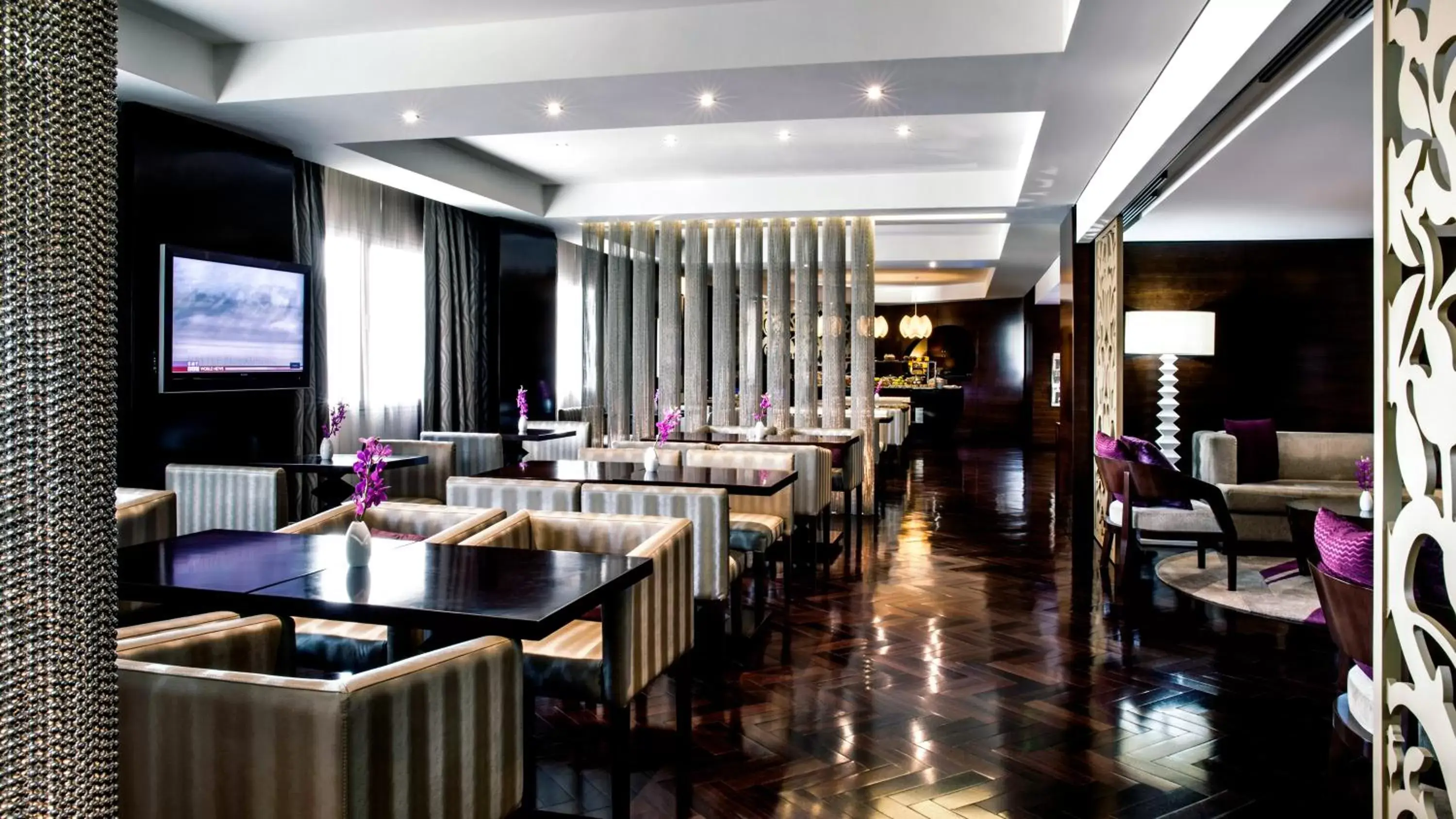 Restaurant/places to eat, Lounge/Bar in Crowne Plaza Dubai Deira, an IHG Hotel