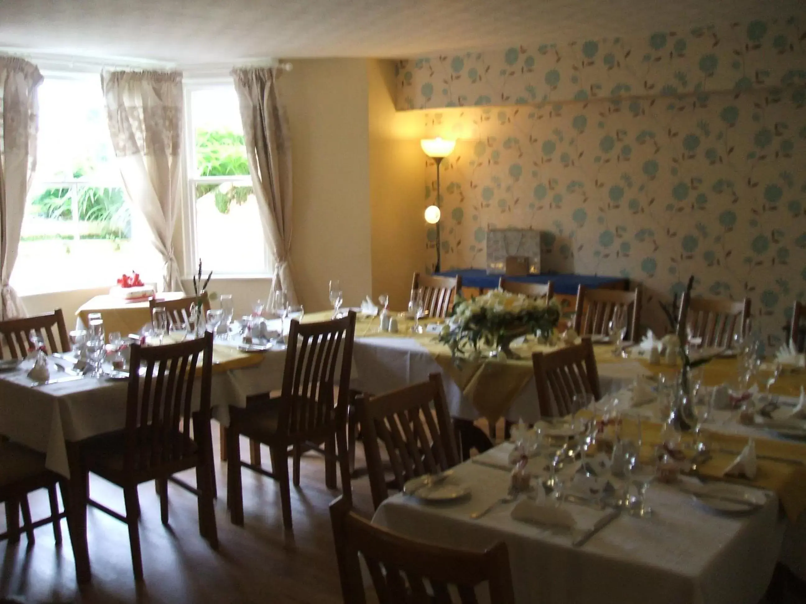 Restaurant/Places to Eat in Winchmore Hotel