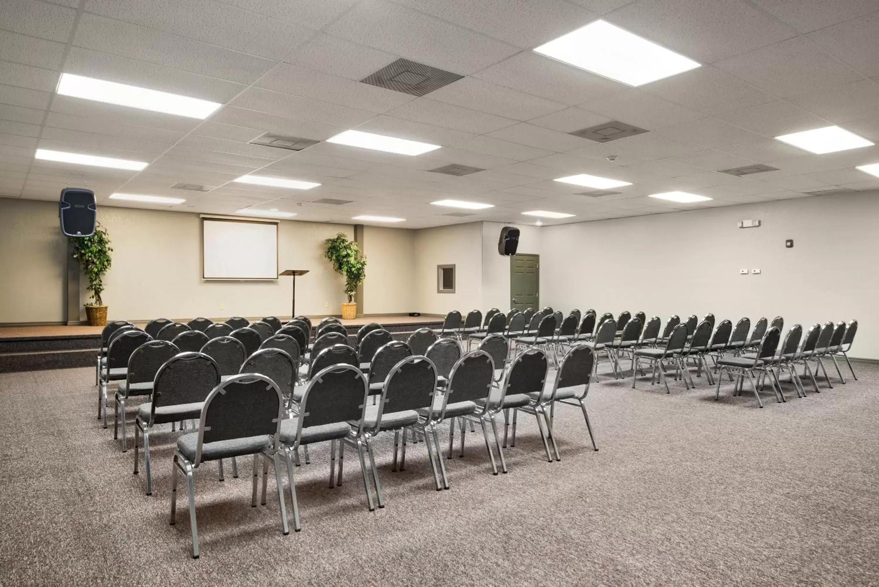 Business facilities in Howard Johnson by Wyndham Winter Haven FL