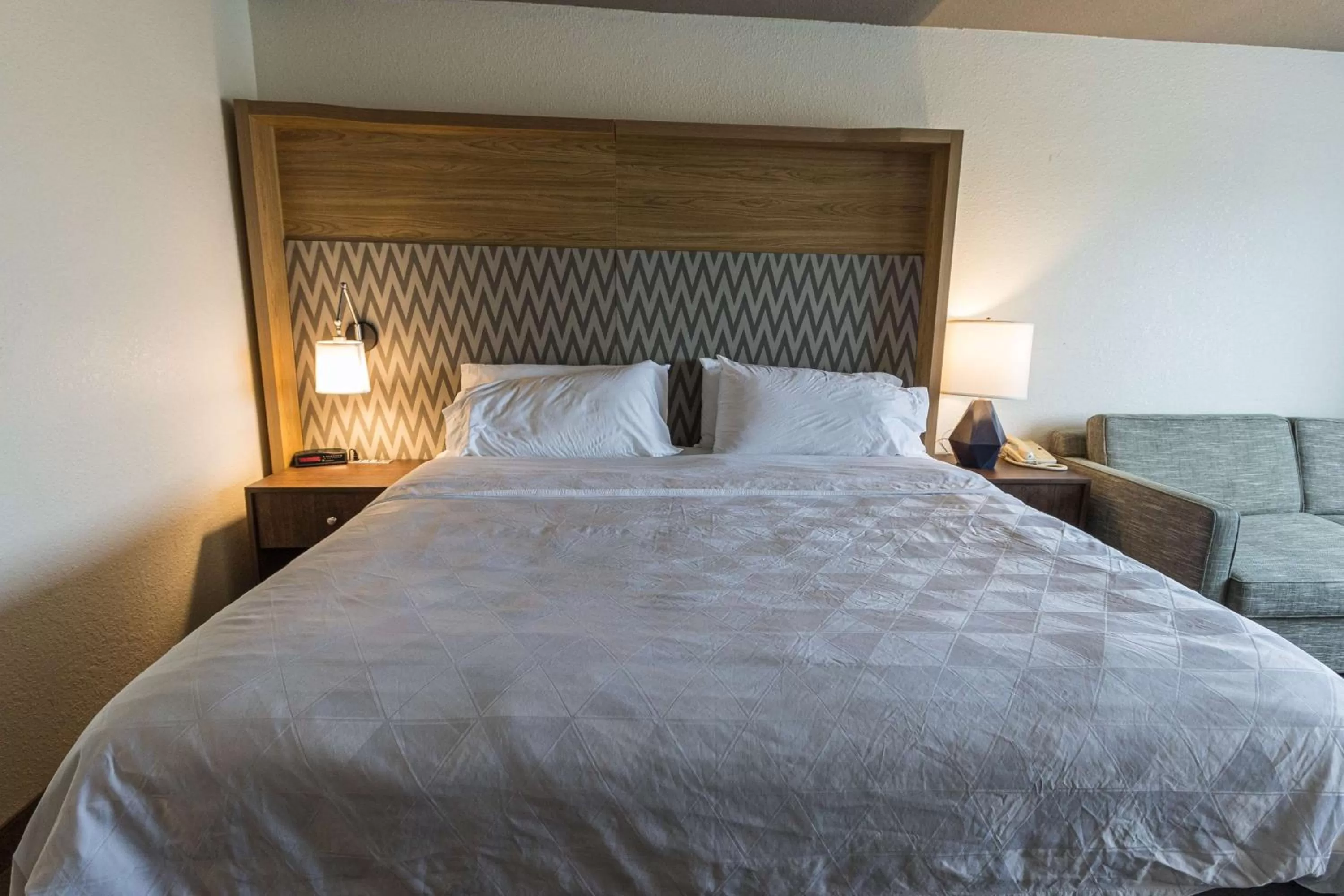 Executive King Room in Gateway Hotel & Convention Center Best Western Premier Collection