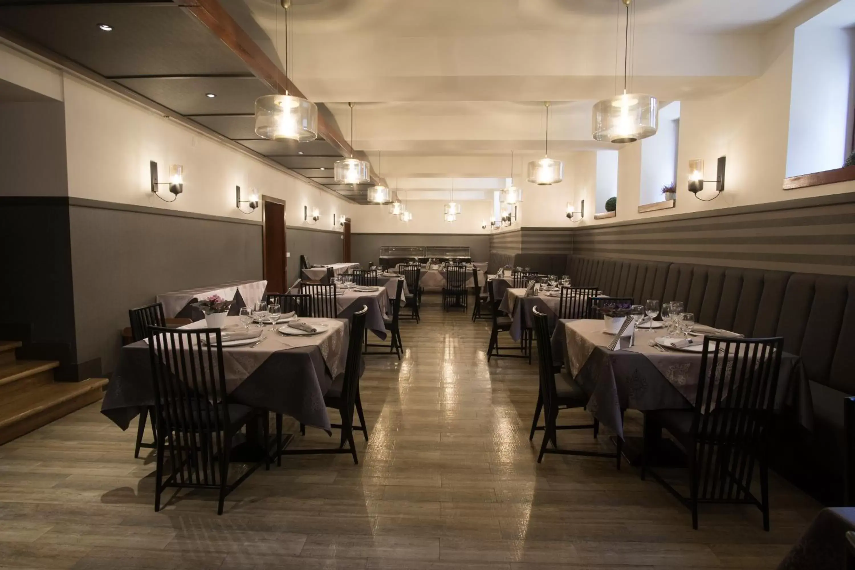 Restaurant/places to eat in Savoy Hotel Restaurant/places to eat in Savoy Hotel