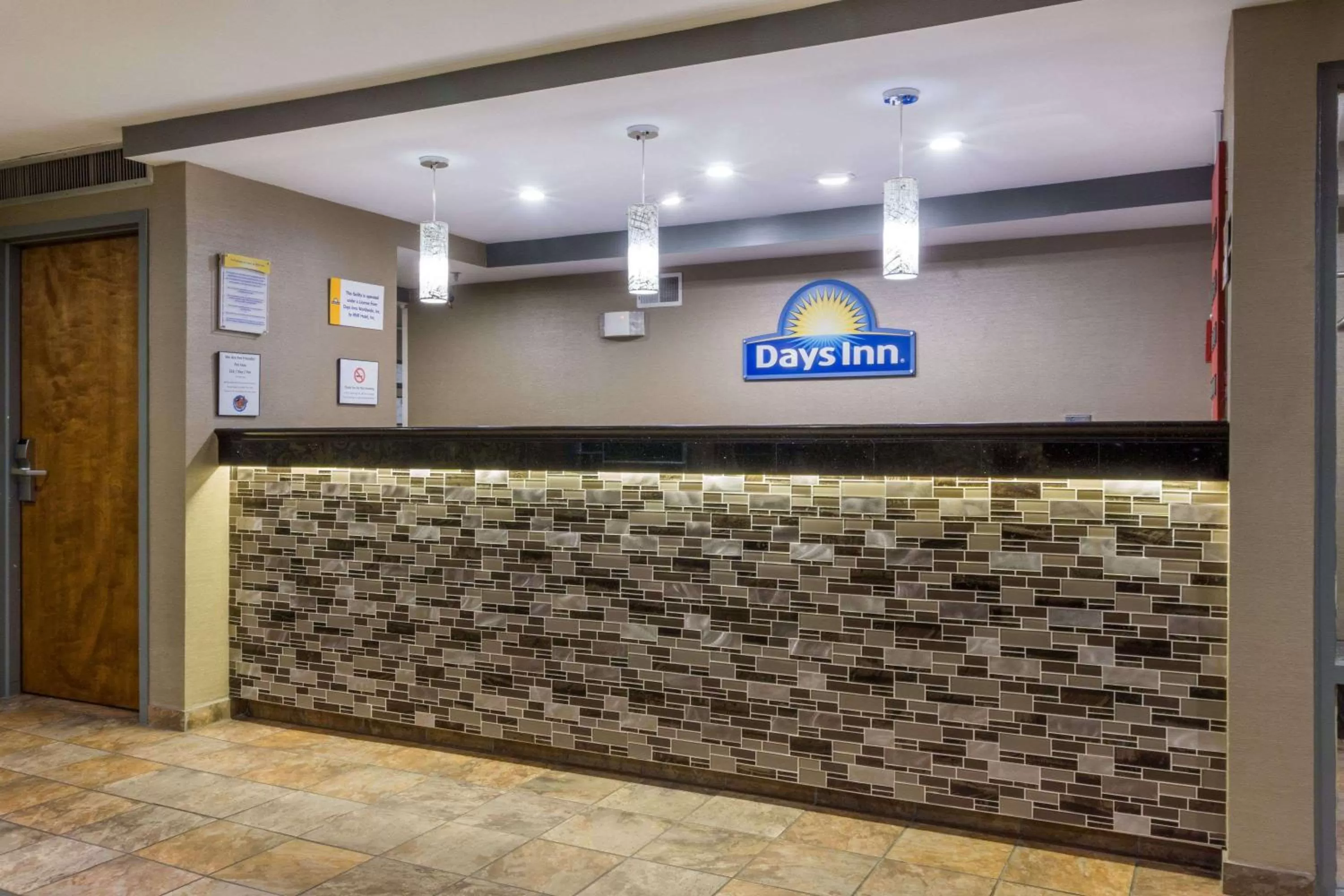 Lobby or reception in Days Inn by Wyndham Florence Cincinnati Area