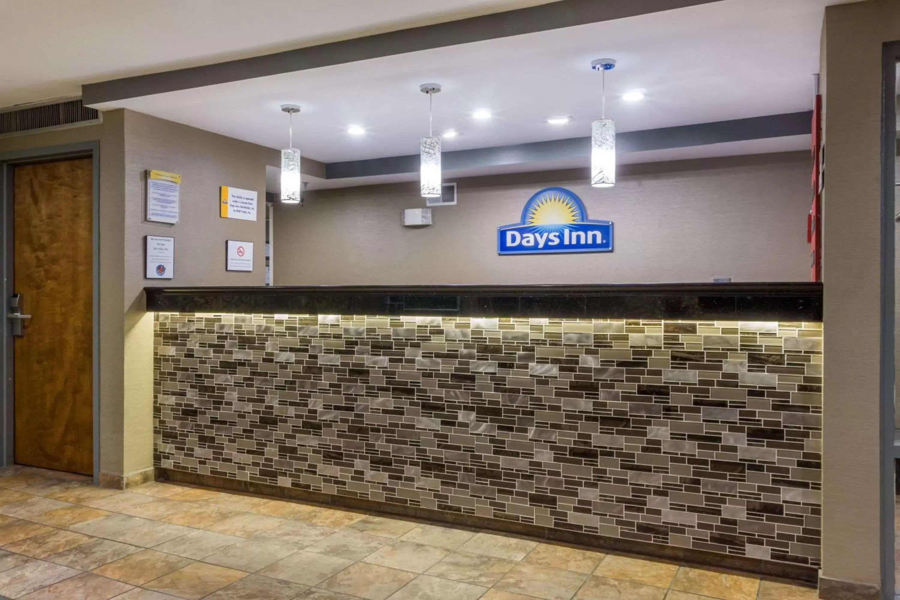 Lobby or reception, Lobby/Reception in Days Inn by Wyndham Florence Cincinnati Area