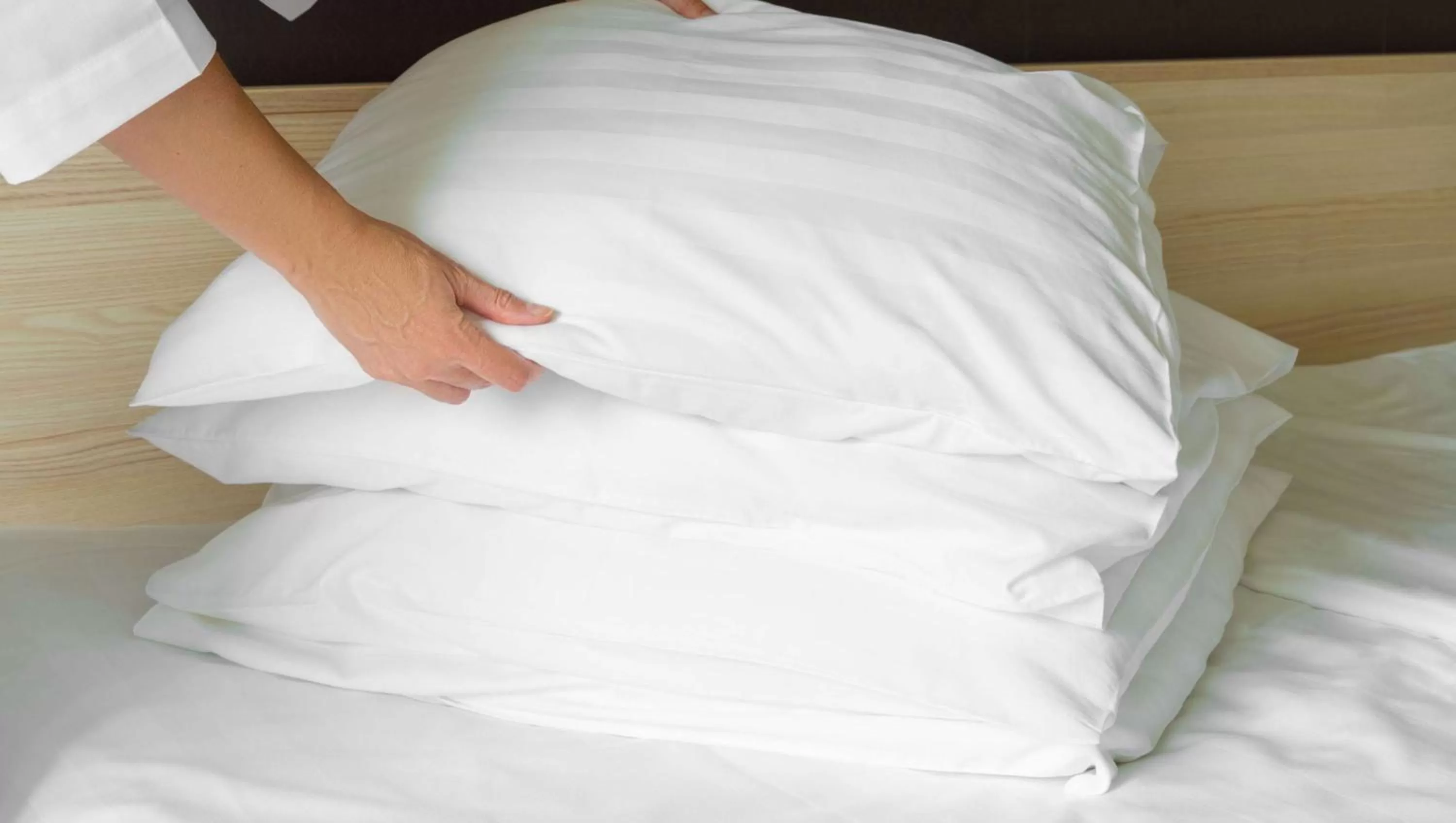 Photo of the whole room, Bed in M Star Hotel Cleveland