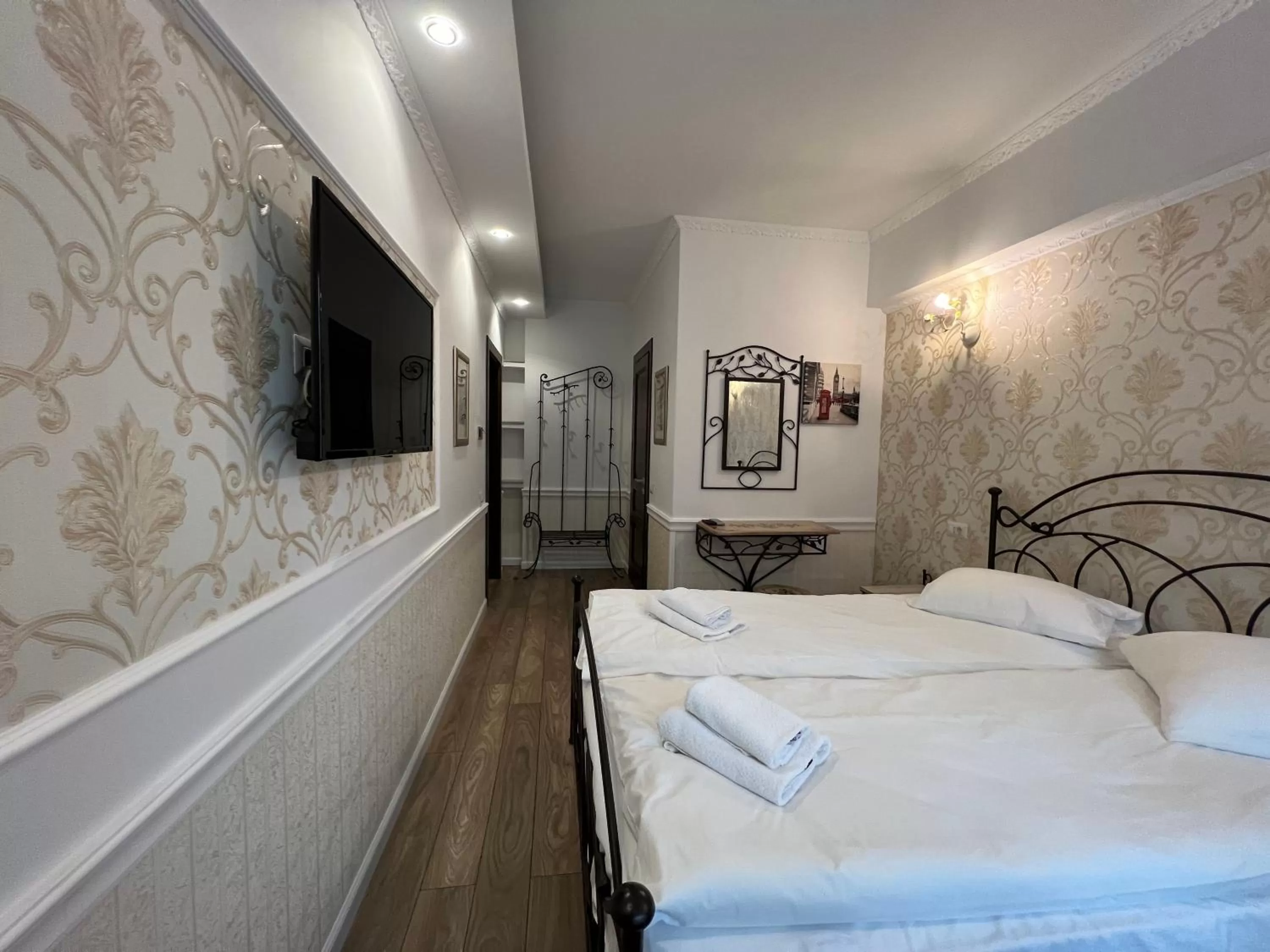 Bed in Hotel Boutique Cathedral Plaza Residences room for rent downtown